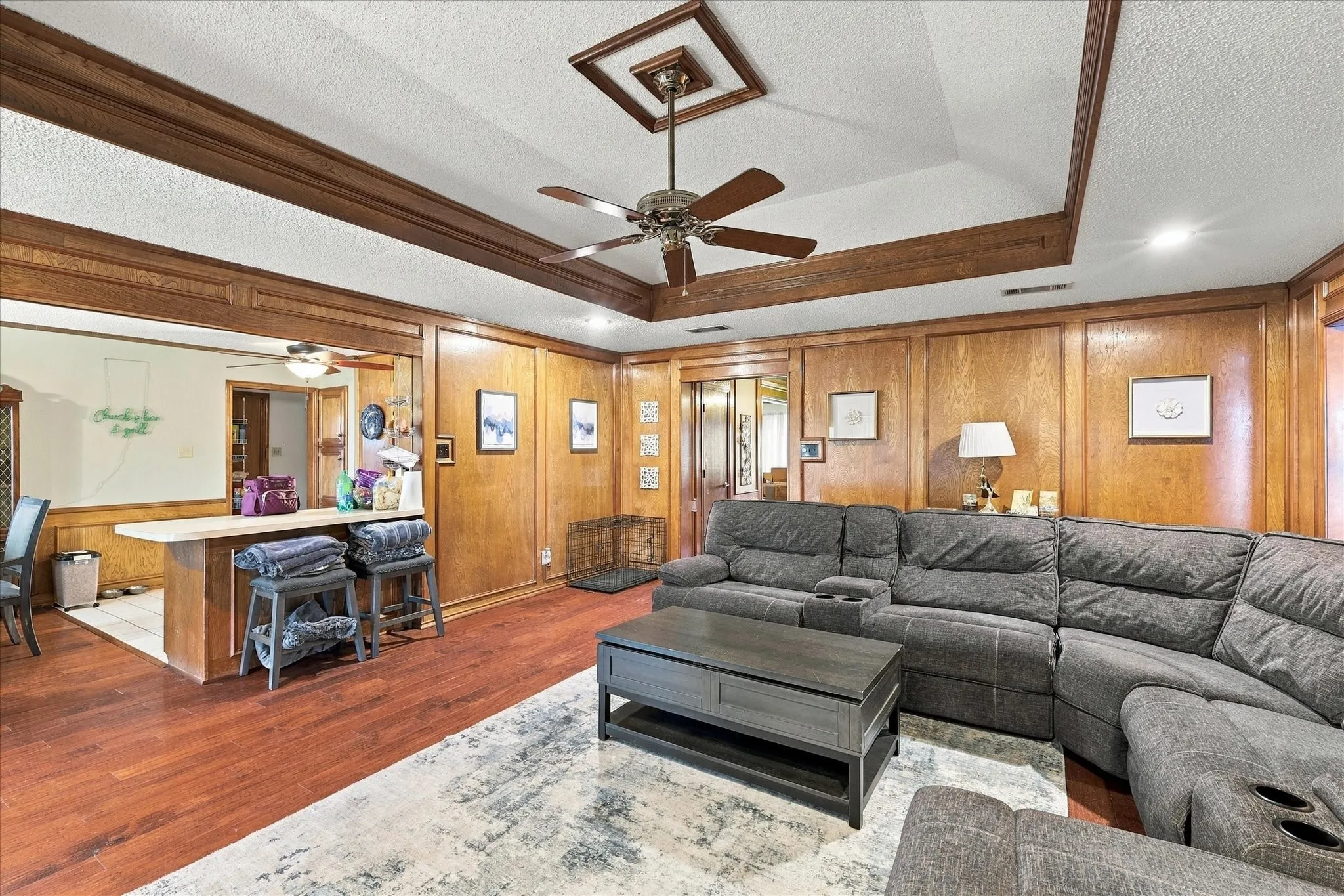 Single Family Residence For Sale in Tarrant County , 932 Clear View, Bedford, Texas 76021, 4 Bedroom, 2 Bathroom, 2 Garage spaces, 2,184 Sqft, built in 1982, mls#21389158, Real Estate Agent in Bedford, Homes For Sale in Tarrant county, Homes For Sale in Bedford, Realtor in Bedford Texas, Real Estate Brokerage Independent Realty Texas, Luminita Cordes Realtor