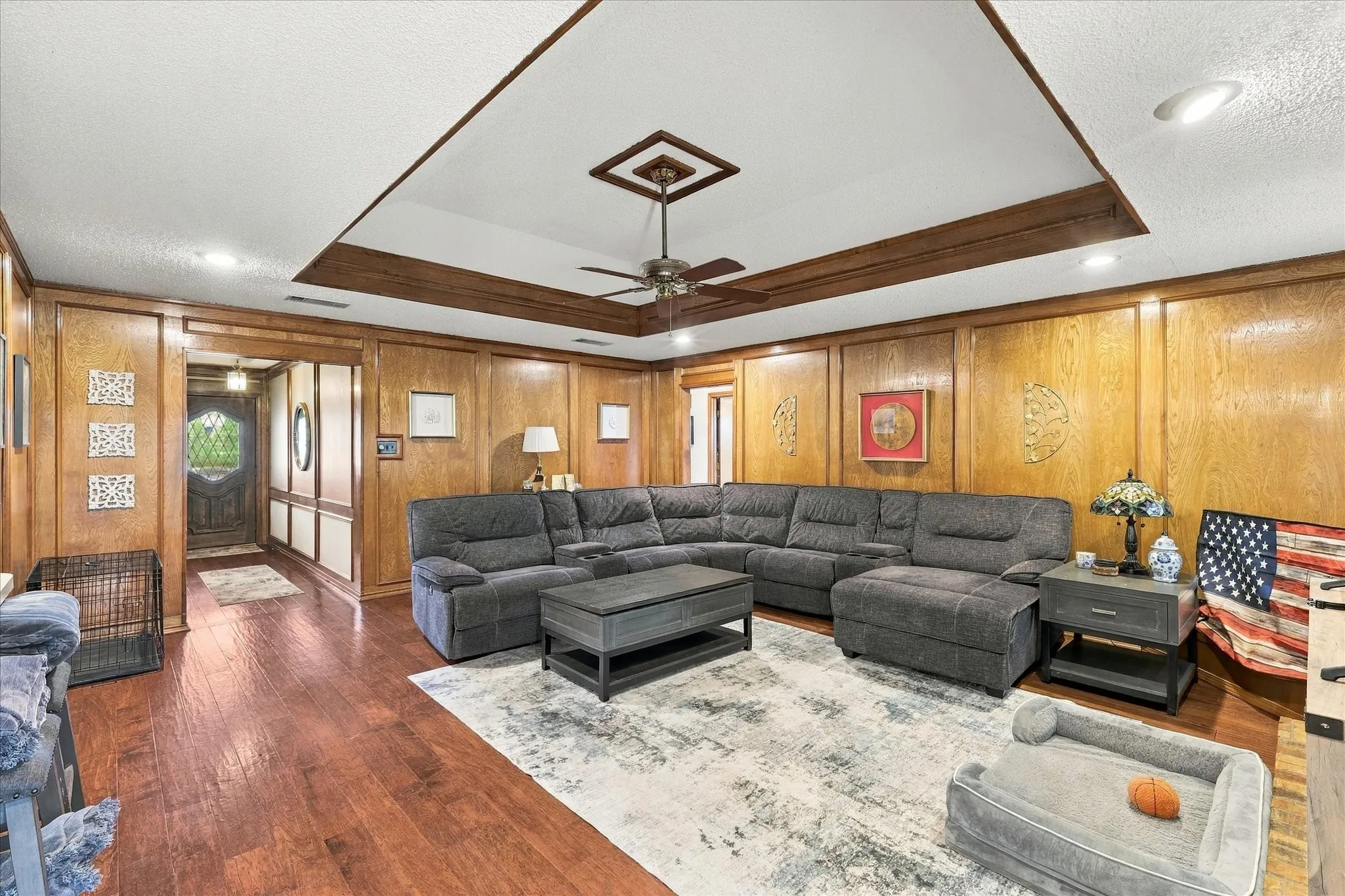 Single Family Residence For Sale in Tarrant County , 932 Clear View, Bedford, Texas 76021, 4 Bedroom, 2 Bathroom, 2 Garage spaces, 2,184 Sqft, built in 1982, mls#21389158, Real Estate Agent in Bedford, Homes For Sale in Tarrant county, Homes For Sale in Bedford, Realtor in Bedford Texas, Real Estate Brokerage Independent Realty Texas, Luminita Cordes Realtor