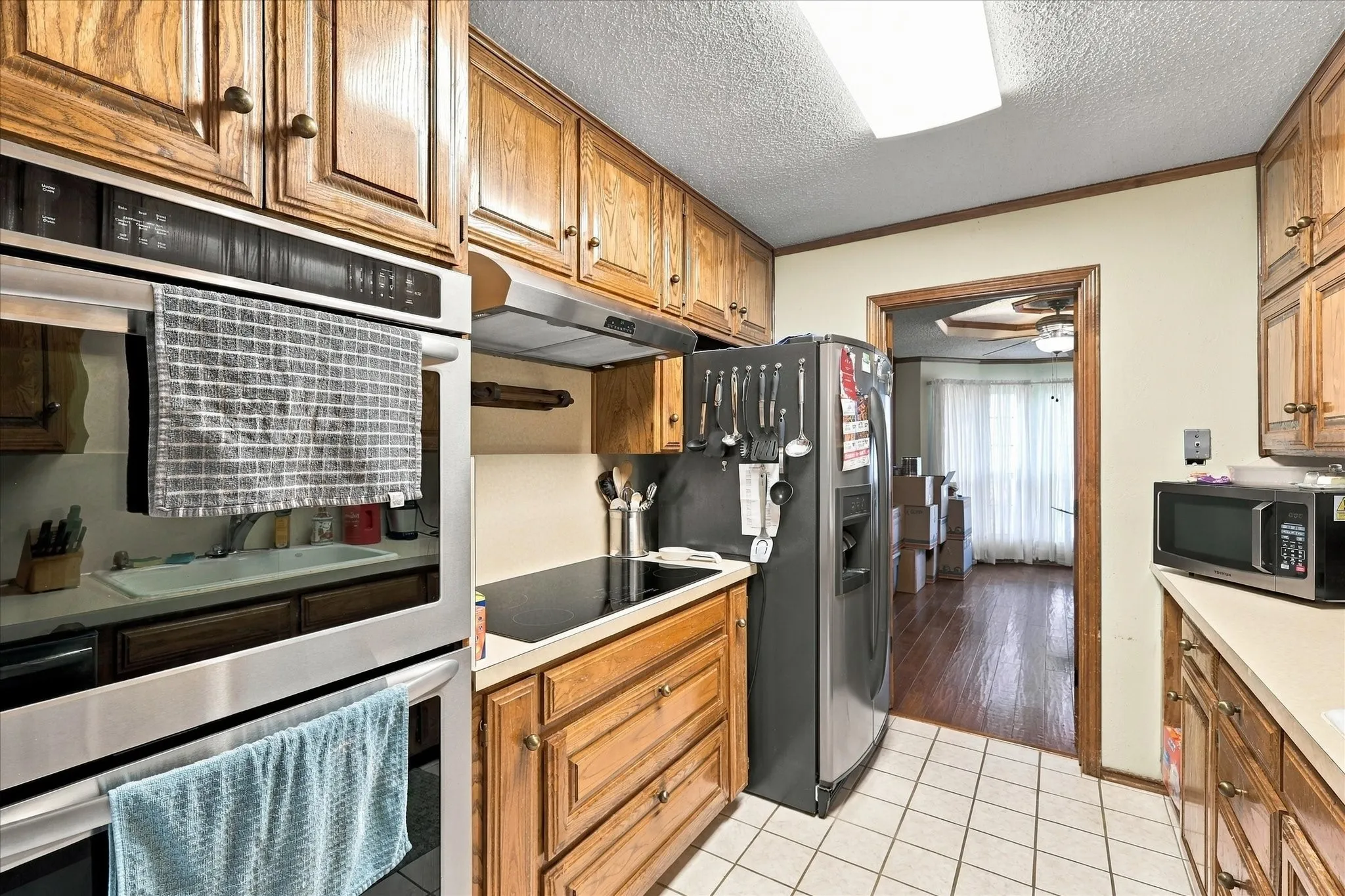 Single Family Residence For Sale in Tarrant County , 932 Clear View, Bedford, Texas 76021, 4 Bedroom, 2 Bathroom, 2 Garage spaces, 2,184 Sqft, built in 1982, mls#21389158, Real Estate Agent in Bedford, Homes For Sale in Tarrant county, Homes For Sale in Bedford, Realtor in Bedford Texas, Real Estate Brokerage Independent Realty Texas, Luminita Cordes Realtor