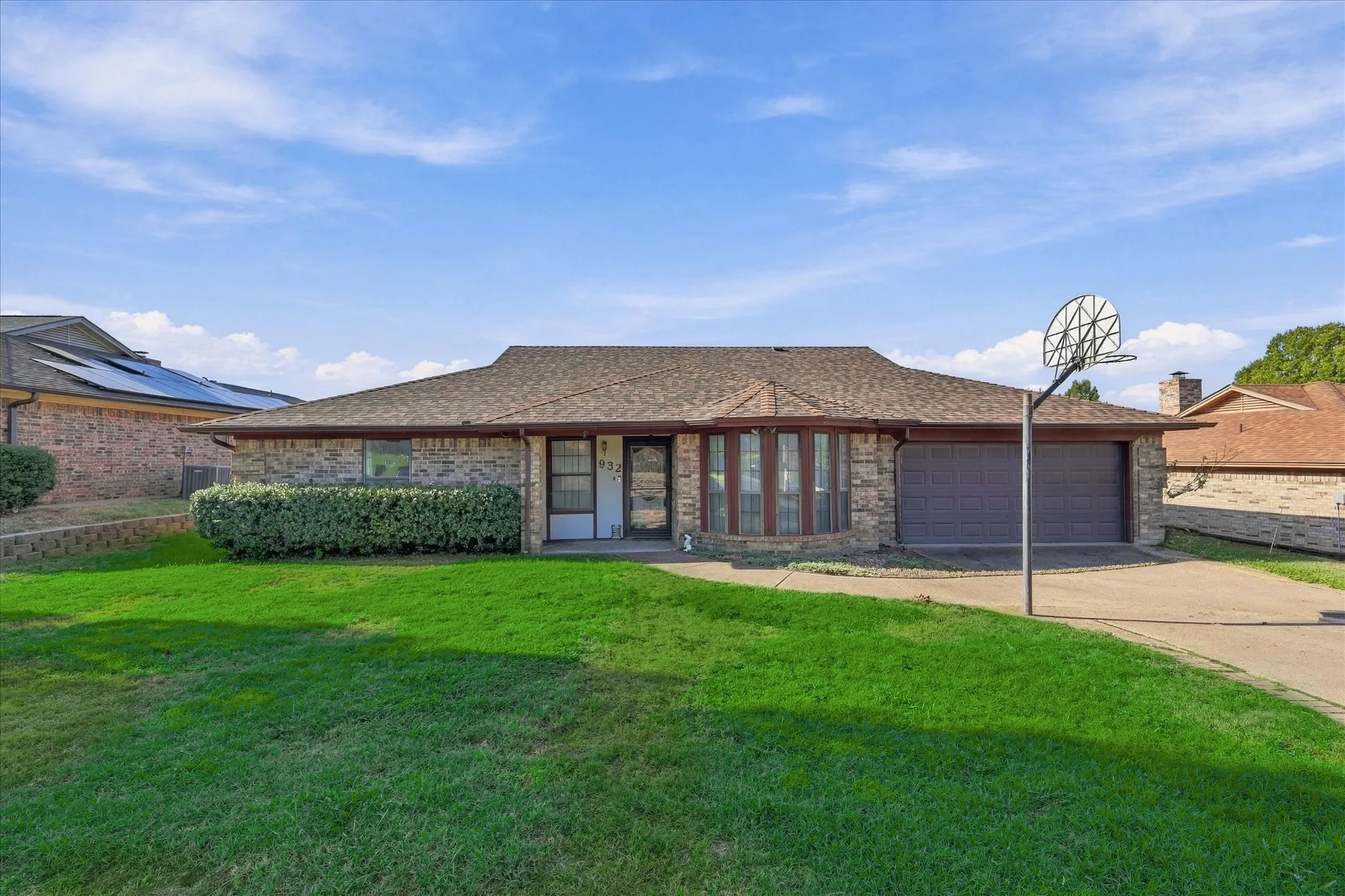 Single Family Residence For Sale in Tarrant County , 932 Clear View, Bedford, Texas 76021, 4 Bedroom, 2 Bathroom, 2 Garage spaces, 2,184 Sqft, built in 1982, mls#21389158, Real Estate Agent in Bedford, Homes For Sale in Tarrant county, Homes For Sale in Bedford, Realtor in Bedford Texas, Real Estate Brokerage Independent Realty Texas, Luminita Cordes Realtor
