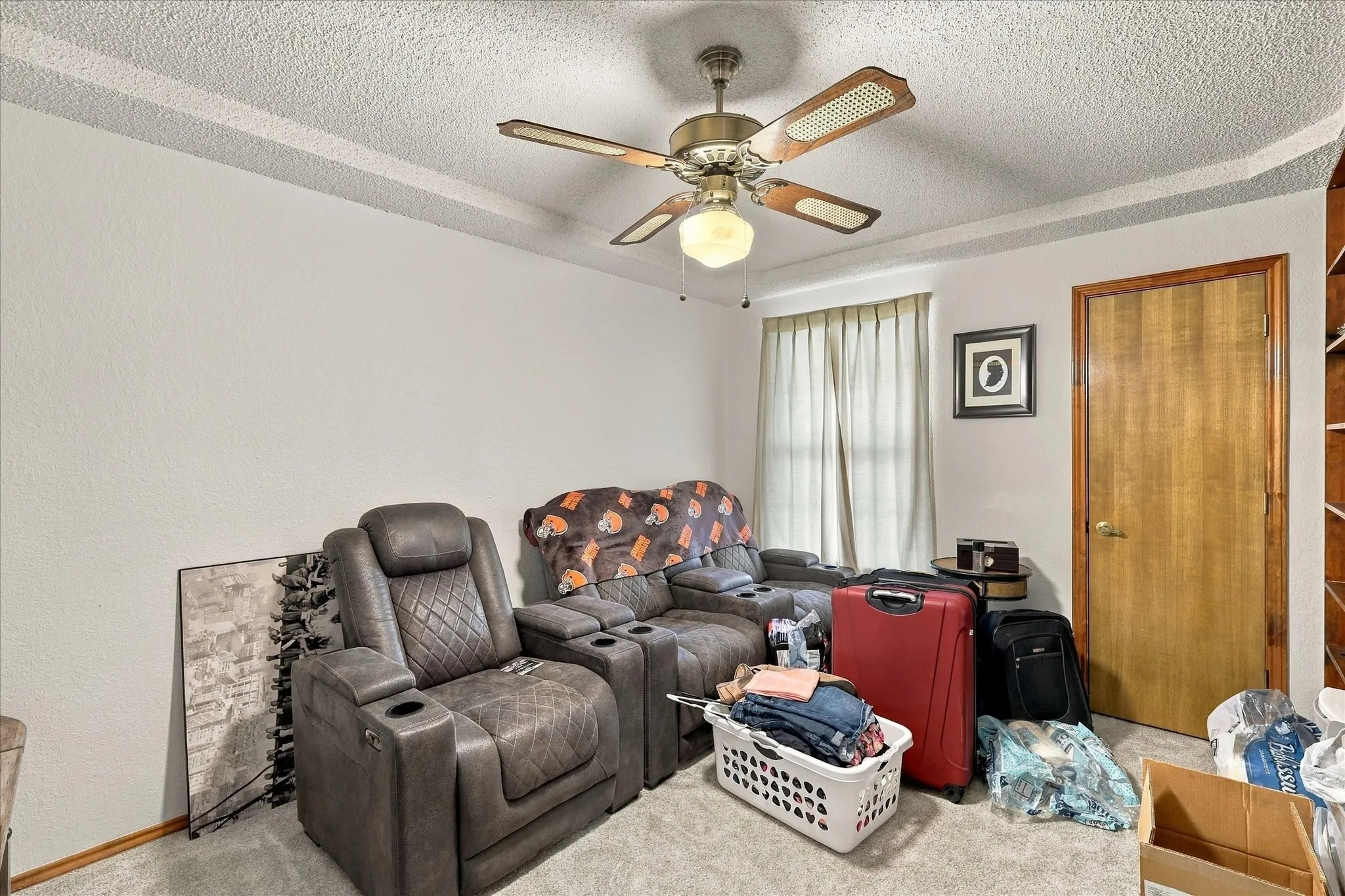 Single Family Residence For Sale in Tarrant County , 932 Clear View, Bedford, Texas 76021, 4 Bedroom, 2 Bathroom, 2 Garage spaces, 2,184 Sqft, built in 1982, mls#21389158, Real Estate Agent in Bedford, Homes For Sale in Tarrant county, Homes For Sale in Bedford, Realtor in Bedford Texas, Real Estate Brokerage Independent Realty Texas, Luminita Cordes Realtor