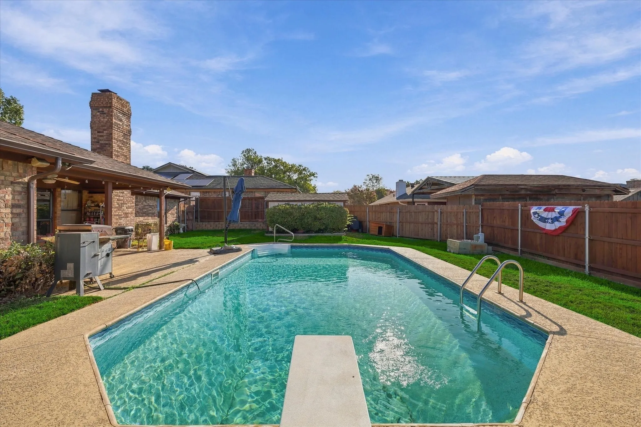 Single Family Residence For Sale in Tarrant County , 932 Clear View, Bedford, Texas 76021, 4 Bedroom, 2 Bathroom, 2 Garage spaces, 2,184 Sqft, built in 1982, mls#21389158, Real Estate Agent in Bedford, Homes For Sale in Tarrant county, Homes For Sale in Bedford, Realtor in Bedford Texas, Real Estate Brokerage Independent Realty Texas, Luminita Cordes Realtor