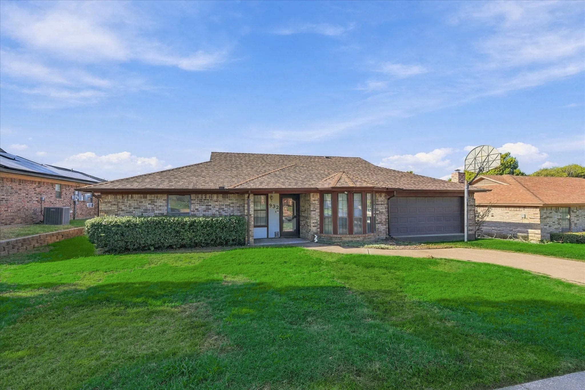 Single Family Residence For Sale in Tarrant County , 932 Clear View, Bedford, Texas 76021, 4 Bedroom, 2 Bathroom, 2 Garage spaces, 2,184 Sqft, built in 1982, mls#21389158, Real Estate Agent in Bedford, Homes For Sale in Tarrant county, Homes For Sale in Bedford, Realtor in Bedford Texas, Real Estate Brokerage Independent Realty Texas, Luminita Cordes Realtor