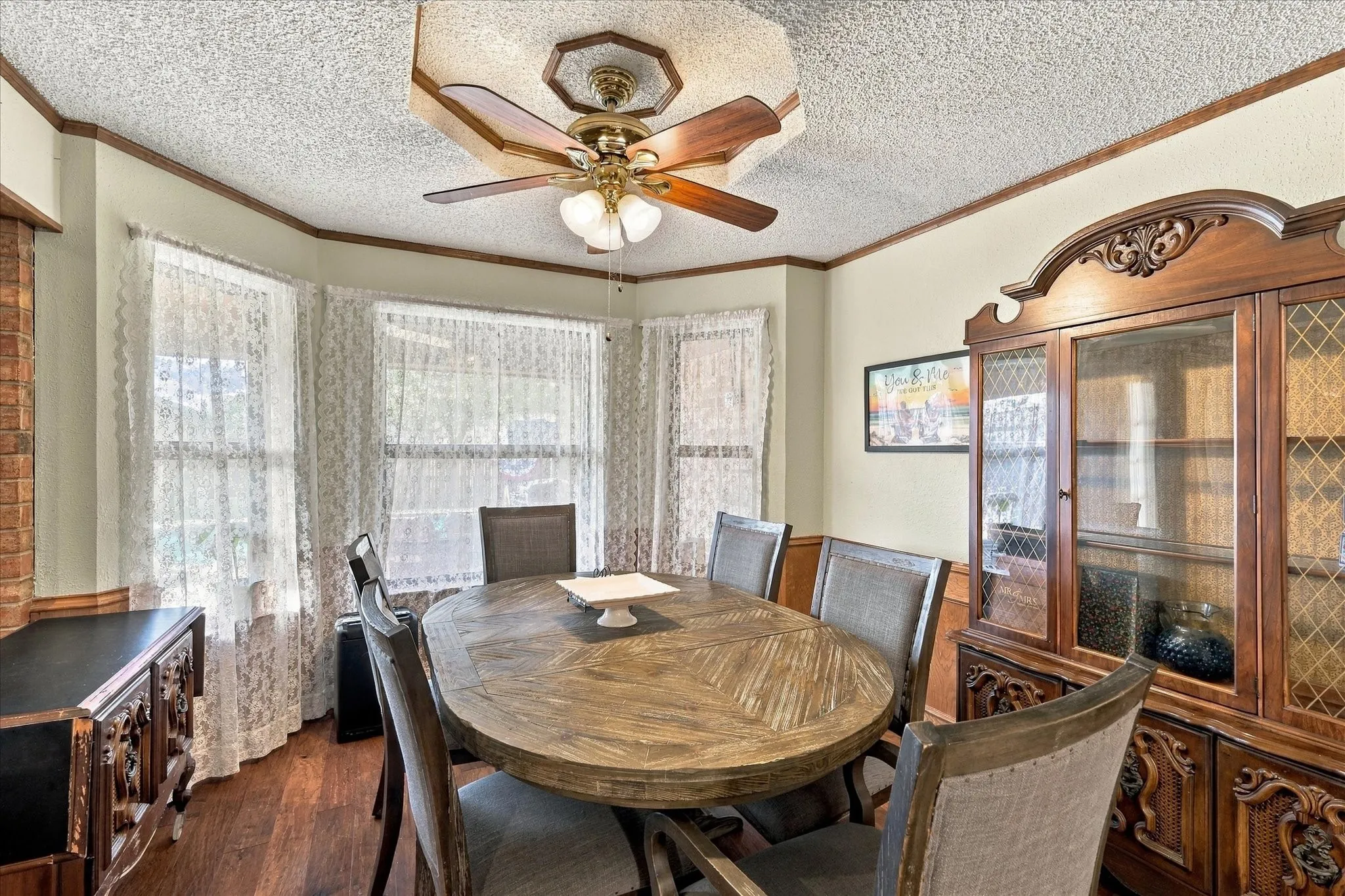 Single Family Residence For Sale in Tarrant County , 932 Clear View, Bedford, Texas 76021, 4 Bedroom, 2 Bathroom, 2 Garage spaces, 2,184 Sqft, built in 1982, mls#21389158, Real Estate Agent in Bedford, Homes For Sale in Tarrant county, Homes For Sale in Bedford, Realtor in Bedford Texas, Real Estate Brokerage Independent Realty Texas, Luminita Cordes Realtor
