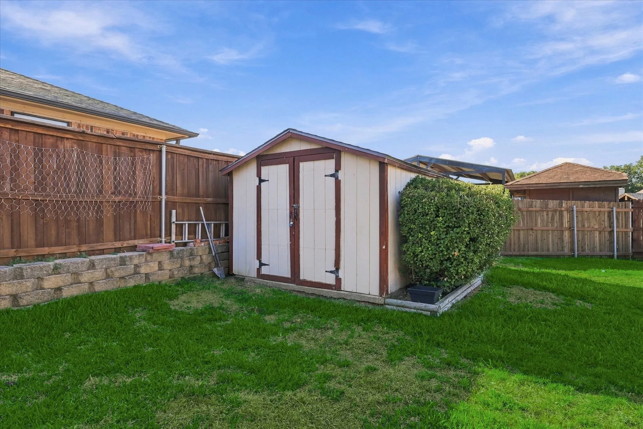 Single Family Residence For Sale in Tarrant County , 932 Clear View, Bedford, Texas 76021, 4 Bedroom, 2 Bathroom, 2 Garage spaces, 2,184 Sqft, built in 1982, mls#21389158, Real Estate Agent in Bedford, Homes For Sale in Tarrant county, Homes For Sale in Bedford, Realtor in Bedford Texas, Real Estate Brokerage Independent Realty Texas, Luminita Cordes Realtor