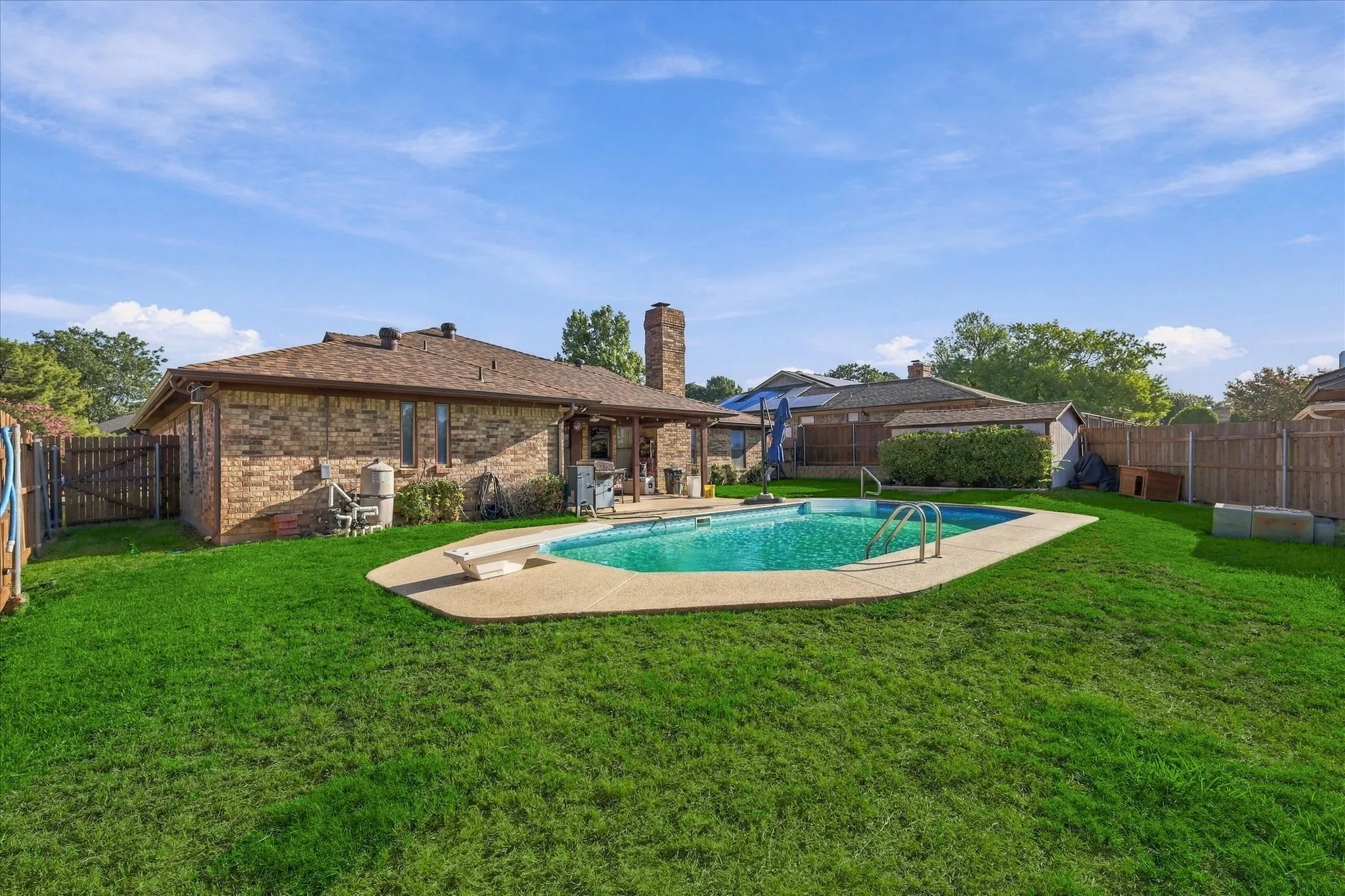 Single Family Residence For Sale in Tarrant County , 932 Clear View, Bedford, Texas 76021, 4 Bedroom, 2 Bathroom, 2 Garage spaces, 2,184 Sqft, built in 1982, mls#21389158, Real Estate Agent in Bedford, Homes For Sale in Tarrant county, Homes For Sale in Bedford, Realtor in Bedford Texas, Real Estate Brokerage Independent Realty Texas, Luminita Cordes Realtor