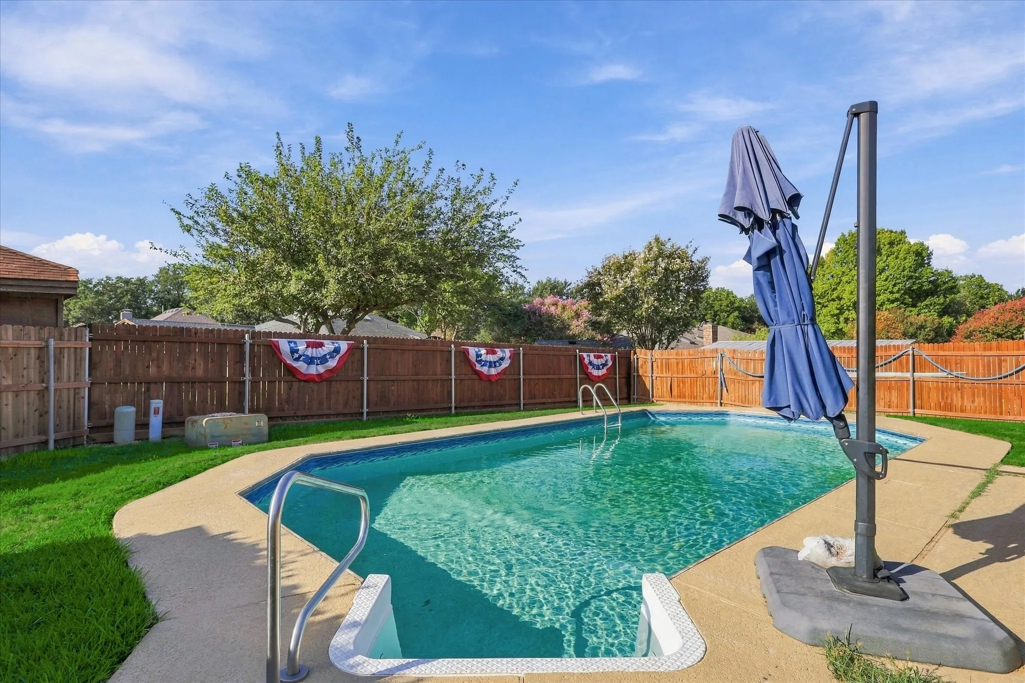 Single Family Residence For Sale in Tarrant County , 932 Clear View, Bedford, Texas 76021, 4 Bedroom, 2 Bathroom, 2 Garage spaces, 2,184 Sqft, built in 1982, mls#21389158, Real Estate Agent in Bedford, Homes For Sale in Tarrant county, Homes For Sale in Bedford, Realtor in Bedford Texas, Real Estate Brokerage Independent Realty Texas, Luminita Cordes Realtor