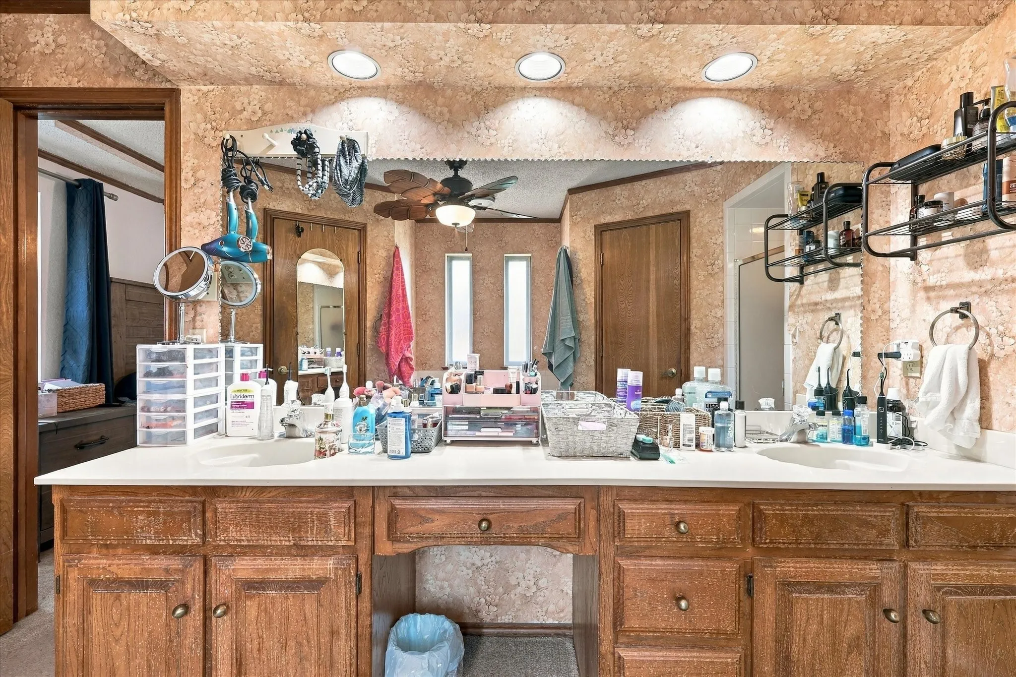 Single Family Residence For Sale in Tarrant County , 932 Clear View, Bedford, Texas 76021, 4 Bedroom, 2 Bathroom, 2 Garage spaces, 2,184 Sqft, built in 1982, mls#21389158, Real Estate Agent in Bedford, Homes For Sale in Tarrant county, Homes For Sale in Bedford, Realtor in Bedford Texas, Real Estate Brokerage Independent Realty Texas, Luminita Cordes Realtor