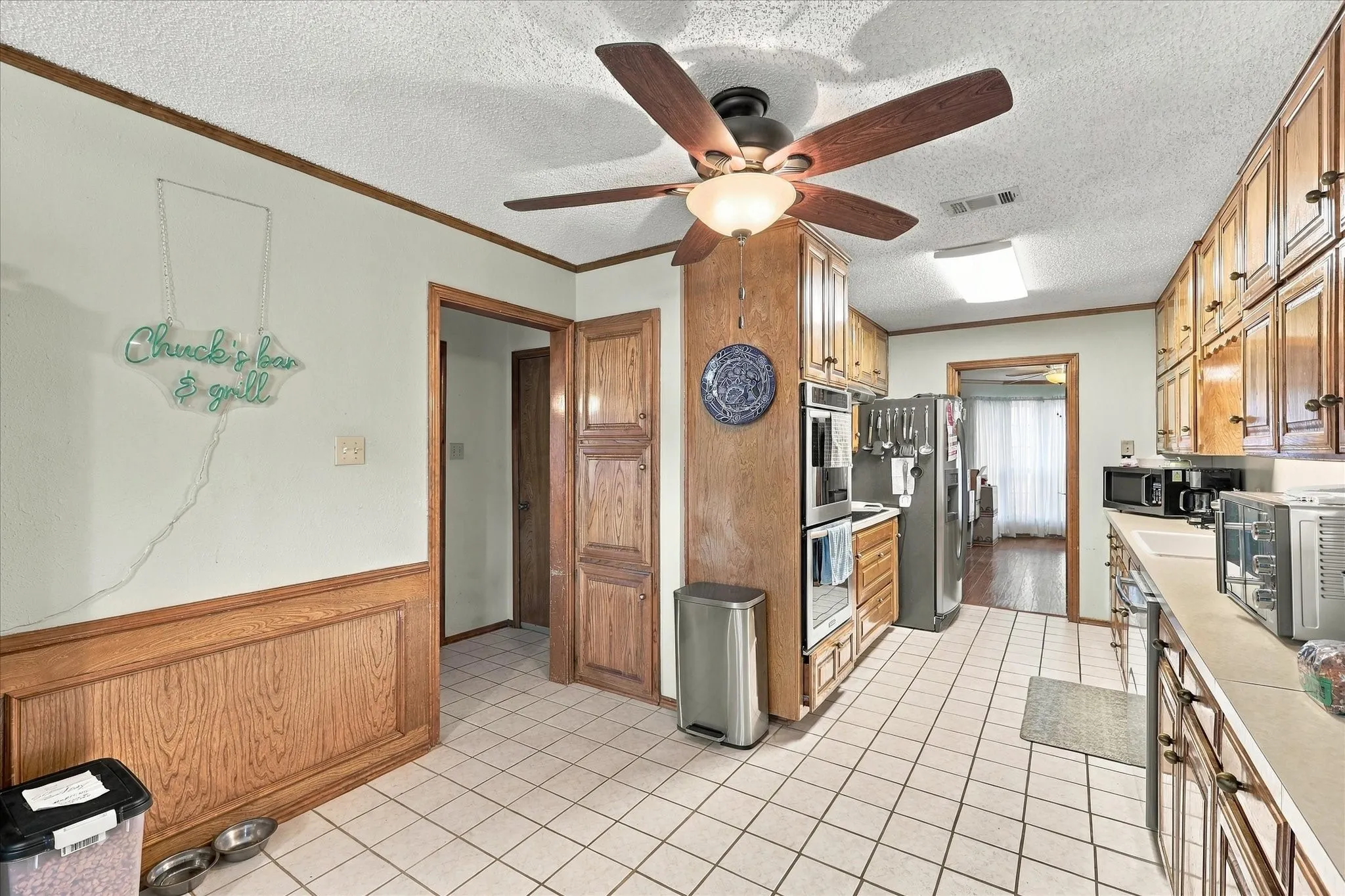 Single Family Residence For Sale in Tarrant County , 932 Clear View, Bedford, Texas 76021, 4 Bedroom, 2 Bathroom, 2 Garage spaces, 2,184 Sqft, built in 1982, mls#21389158, Real Estate Agent in Bedford, Homes For Sale in Tarrant county, Homes For Sale in Bedford, Realtor in Bedford Texas, Real Estate Brokerage Independent Realty Texas, Luminita Cordes Realtor