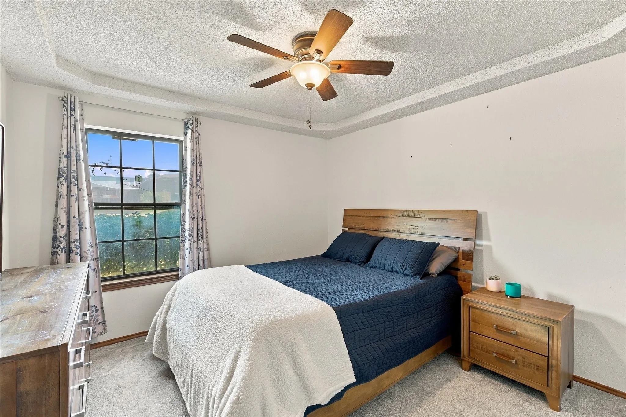 Single Family Residence For Sale in Tarrant County , 932 Clear View, Bedford, Texas 76021, 4 Bedroom, 2 Bathroom, 2 Garage spaces, 2,184 Sqft, built in 1982, mls#21389158, Real Estate Agent in Bedford, Homes For Sale in Tarrant county, Homes For Sale in Bedford, Realtor in Bedford Texas, Real Estate Brokerage Independent Realty Texas, Luminita Cordes Realtor