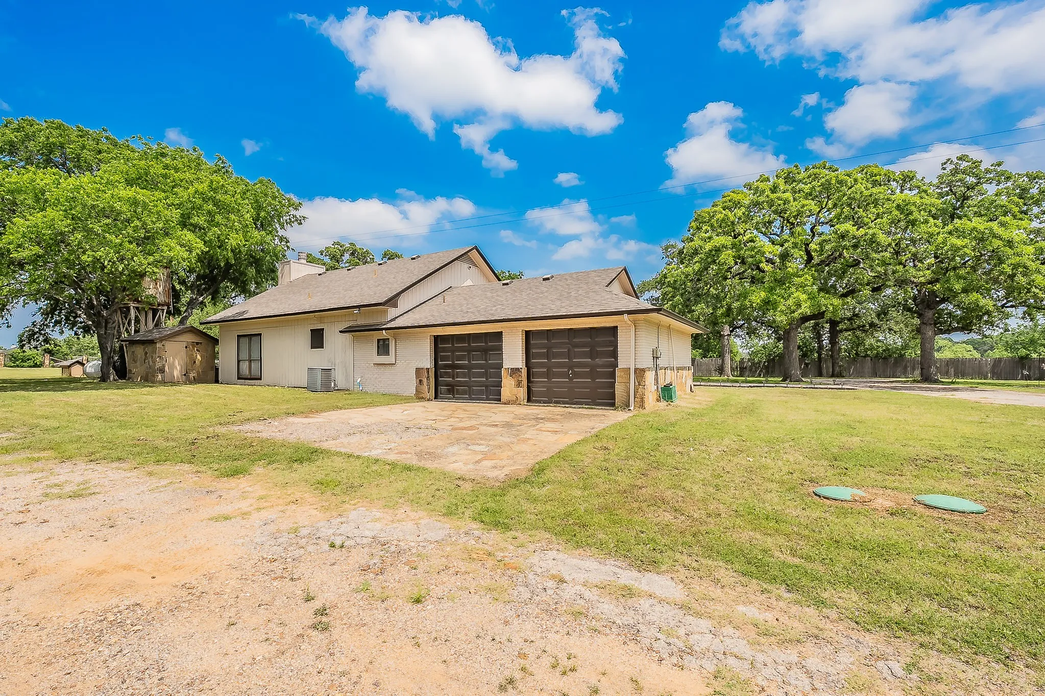 Single Family Residence For Sale in Denton County , 2313 Hickory Creek Road, Denton, Texas 76210, 4 Bedroom, 4 Bathroom, 2 Garage spaces, 4,134 Sqft, built in 1967, mls#21387290, Real Estate Agent in Denton, Homes For Sale in Denton county, Homes For Sale in Denton, Realtor in Denton Texas, Real Estate Brokerage Independent Realty Texas, Luminita Cordes Realtor