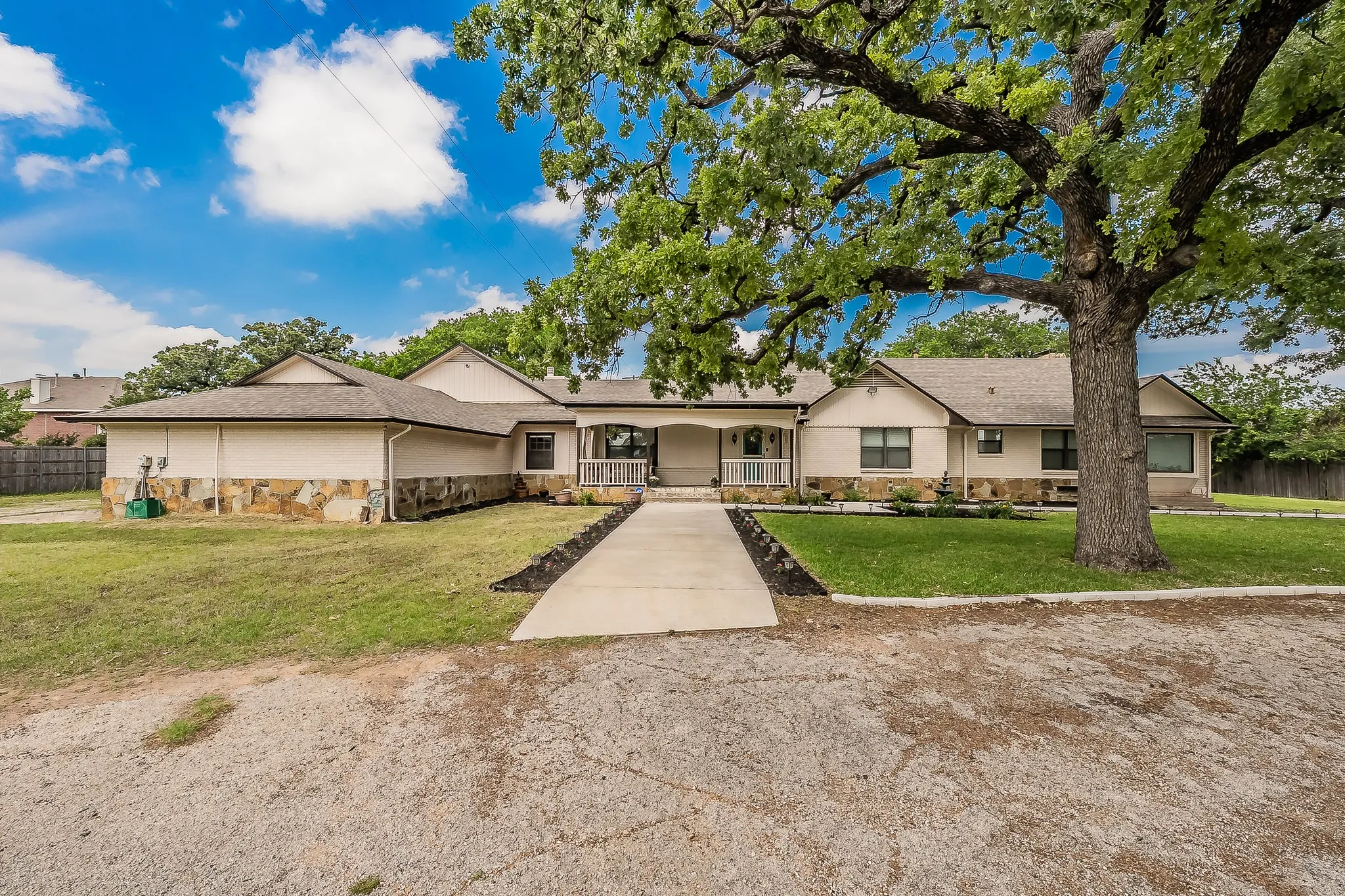 Single Family Residence For Sale in Denton County , 2313 Hickory Creek Road, Denton, Texas 76210, 4 Bedroom, 4 Bathroom, 2 Garage spaces, 4,134 Sqft, built in 1967, mls#21387290, Real Estate Agent in Denton, Homes For Sale in Denton county, Homes For Sale in Denton, Realtor in Denton Texas, Real Estate Brokerage Independent Realty Texas, Luminita Cordes Realtor