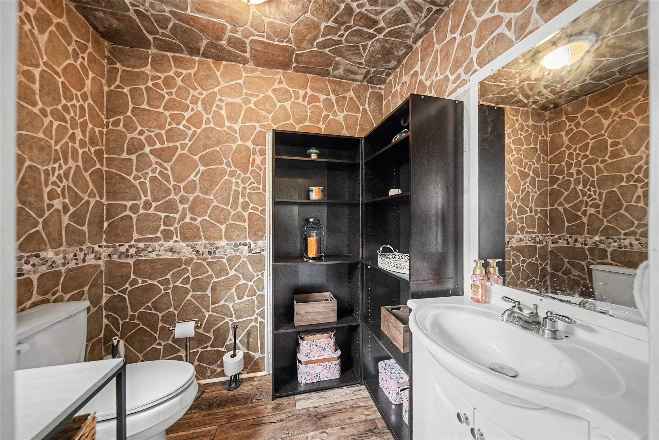 Single Family Residence For Sale in Denton County , 2313 Hickory Creek Road, Denton, Texas 76210, 4 Bedroom, 4 Bathroom, 2 Garage spaces, 4,134 Sqft, built in 1967, mls#21387290, Real Estate Agent in Denton, Homes For Sale in Denton county, Homes For Sale in Denton, Realtor in Denton Texas, Real Estate Brokerage Independent Realty Texas, Luminita Cordes Realtor