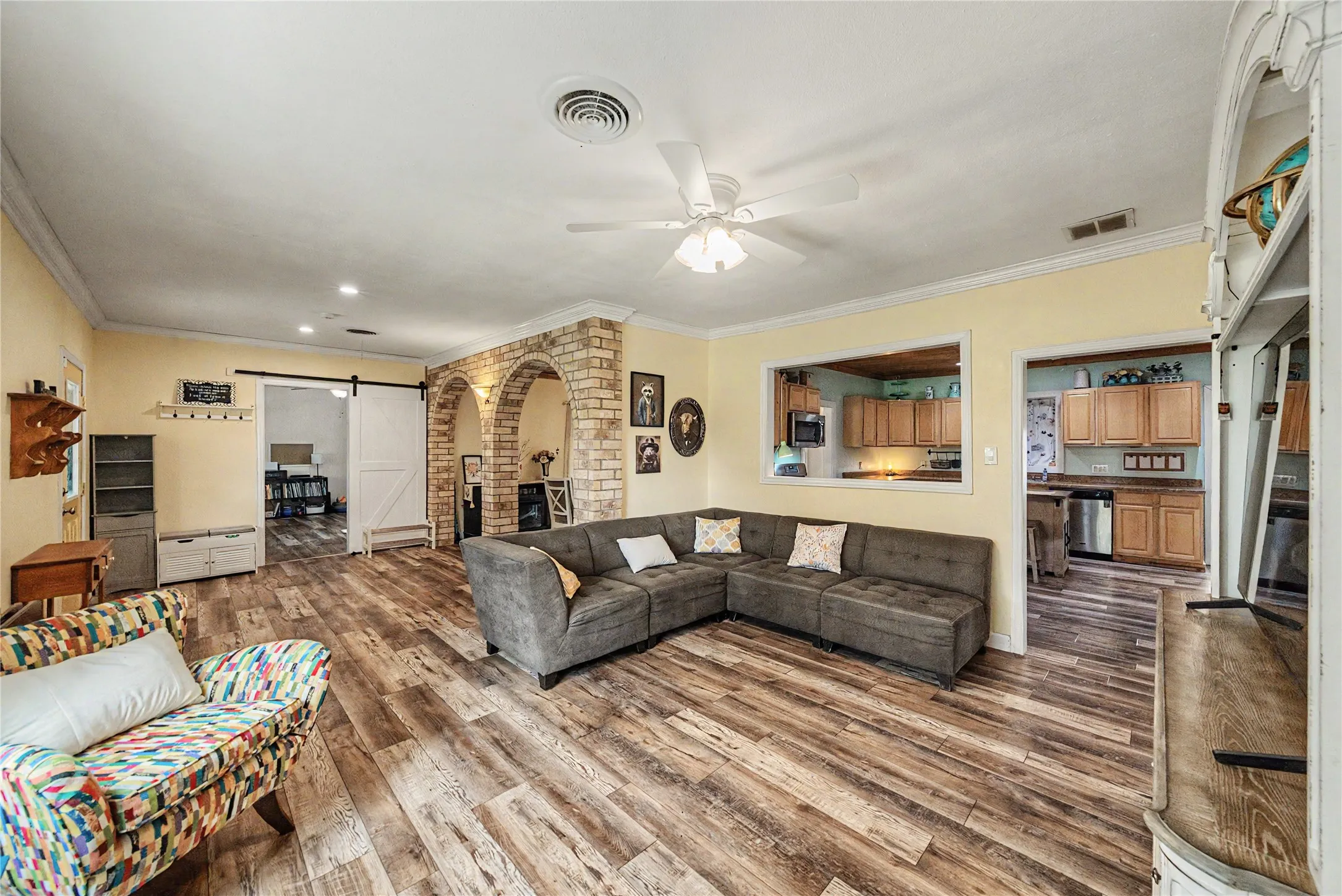 Single Family Residence For Sale in Denton County , 2313 Hickory Creek Road, Denton, Texas 76210, 4 Bedroom, 4 Bathroom, 2 Garage spaces, 4,134 Sqft, built in 1967, mls#21387290, Real Estate Agent in Denton, Homes For Sale in Denton county, Homes For Sale in Denton, Realtor in Denton Texas, Real Estate Brokerage Independent Realty Texas, Luminita Cordes Realtor