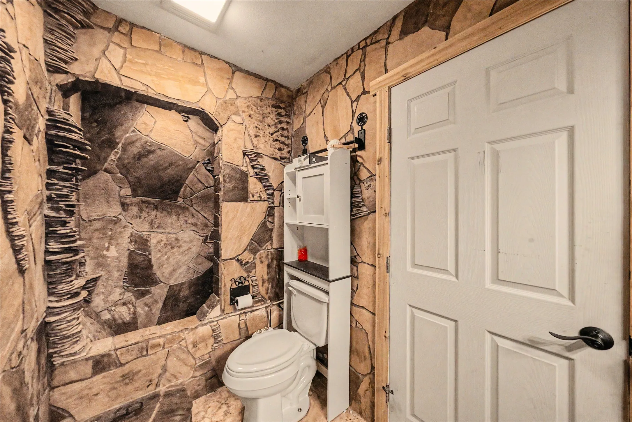 Single Family Residence For Sale in Denton County , 2313 Hickory Creek Road, Denton, Texas 76210, 4 Bedroom, 4 Bathroom, 2 Garage spaces, 4,134 Sqft, built in 1967, mls#21387290, Real Estate Agent in Denton, Homes For Sale in Denton county, Homes For Sale in Denton, Realtor in Denton Texas, Real Estate Brokerage Independent Realty Texas, Luminita Cordes Realtor