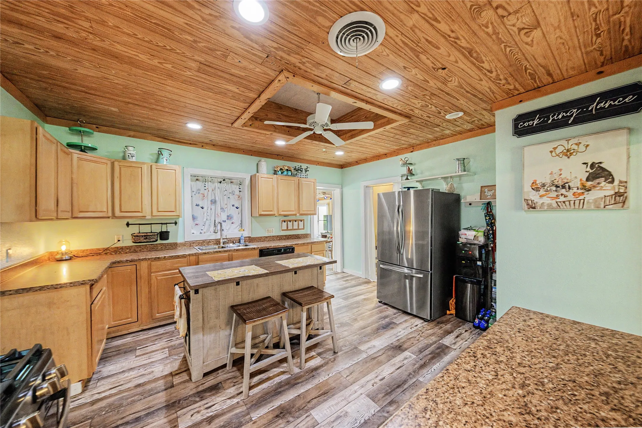 Single Family Residence For Sale in Denton County , 2313 Hickory Creek Road, Denton, Texas 76210, 4 Bedroom, 4 Bathroom, 2 Garage spaces, 4,134 Sqft, built in 1967, mls#21387290, Real Estate Agent in Denton, Homes For Sale in Denton county, Homes For Sale in Denton, Realtor in Denton Texas, Real Estate Brokerage Independent Realty Texas, Luminita Cordes Realtor