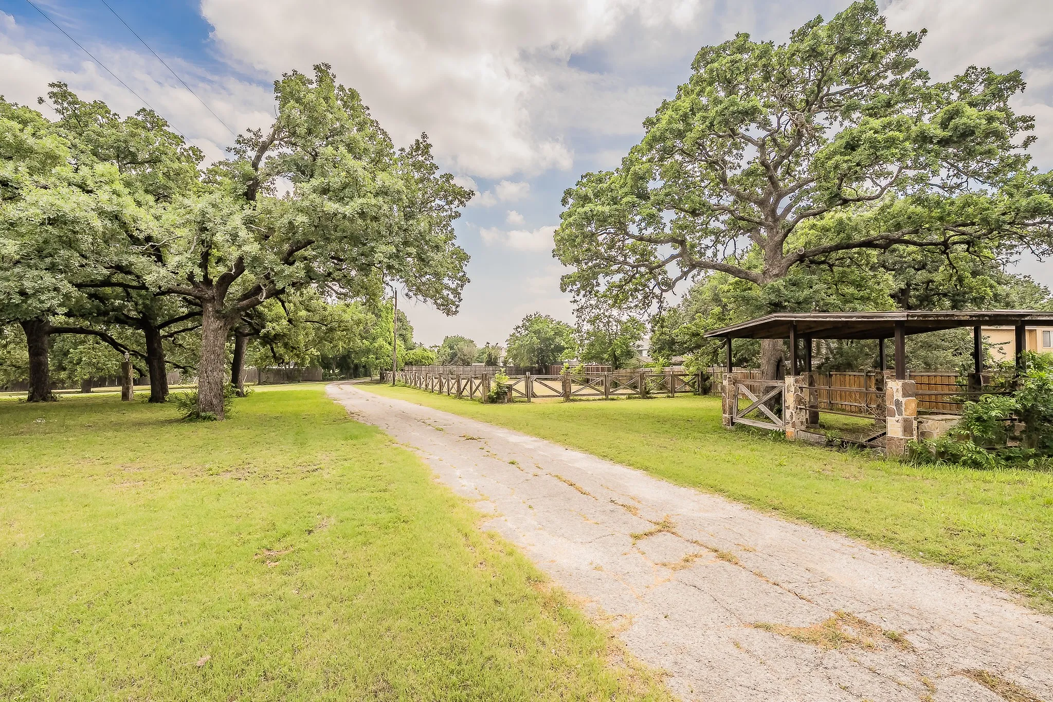 Single Family Residence For Sale in Denton County , 2313 Hickory Creek Road, Denton, Texas 76210, 4 Bedroom, 4 Bathroom, 2 Garage spaces, 4,134 Sqft, built in 1967, mls#21387290, Real Estate Agent in Denton, Homes For Sale in Denton county, Homes For Sale in Denton, Realtor in Denton Texas, Real Estate Brokerage Independent Realty Texas, Luminita Cordes Realtor