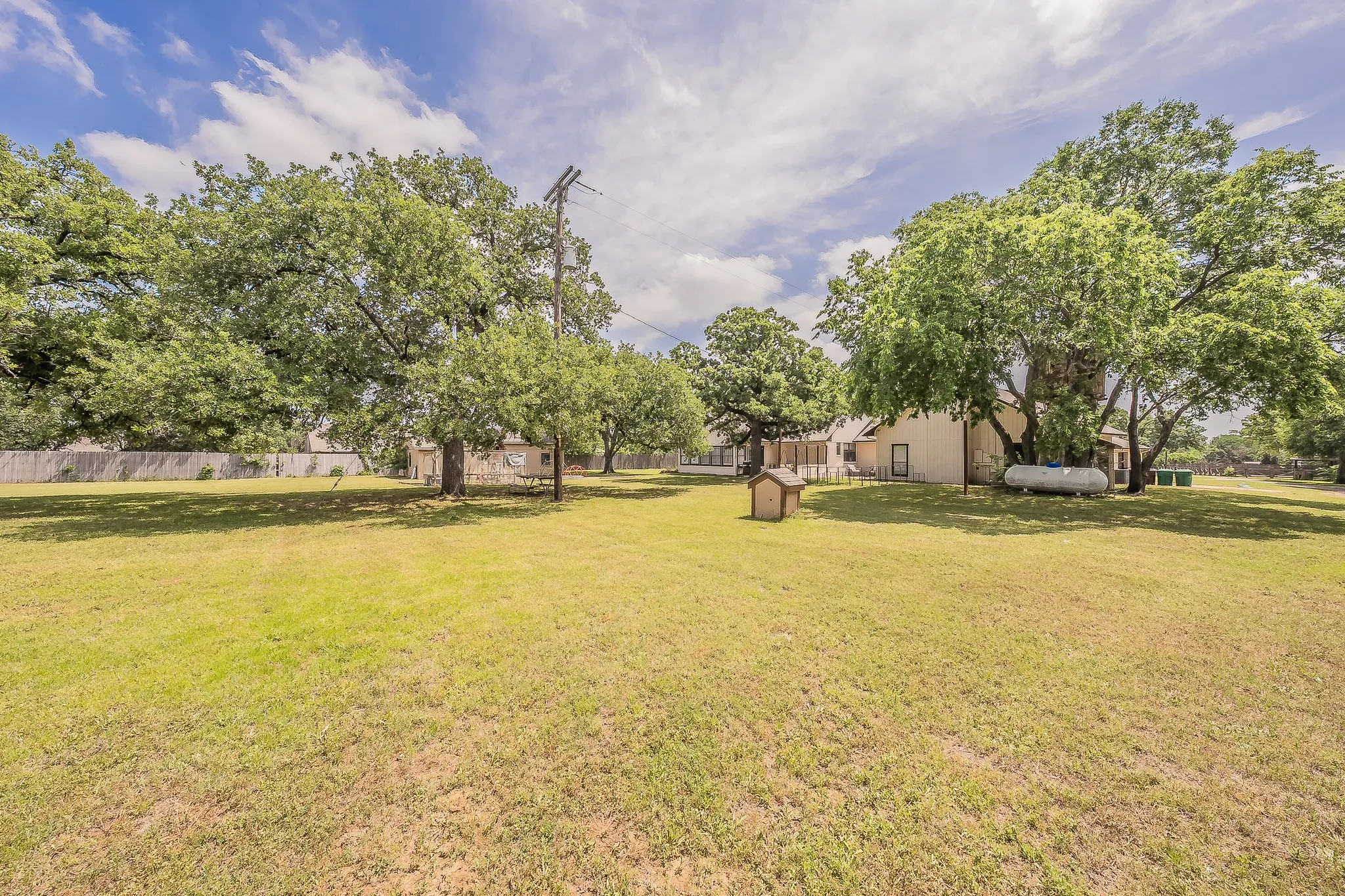 Single Family Residence For Sale in Denton County , 2313 Hickory Creek Road, Denton, Texas 76210, 4 Bedroom, 4 Bathroom, 2 Garage spaces, 4,134 Sqft, built in 1967, mls#21387290, Real Estate Agent in Denton, Homes For Sale in Denton county, Homes For Sale in Denton, Realtor in Denton Texas, Real Estate Brokerage Independent Realty Texas, Luminita Cordes Realtor