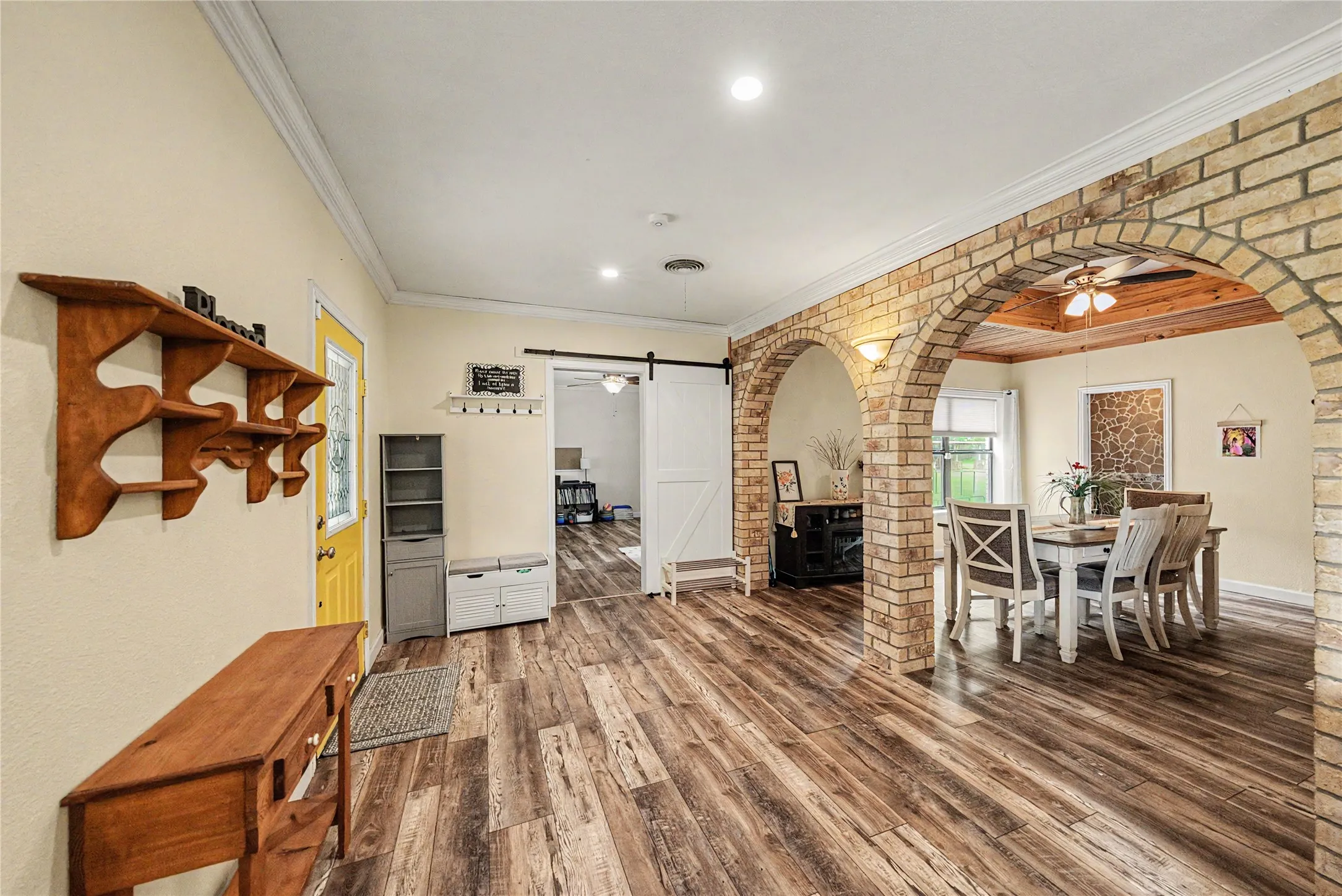 Single Family Residence For Sale in Denton County , 2313 Hickory Creek Road, Denton, Texas 76210, 4 Bedroom, 4 Bathroom, 2 Garage spaces, 4,134 Sqft, built in 1967, mls#21387290, Real Estate Agent in Denton, Homes For Sale in Denton county, Homes For Sale in Denton, Realtor in Denton Texas, Real Estate Brokerage Independent Realty Texas, Luminita Cordes Realtor