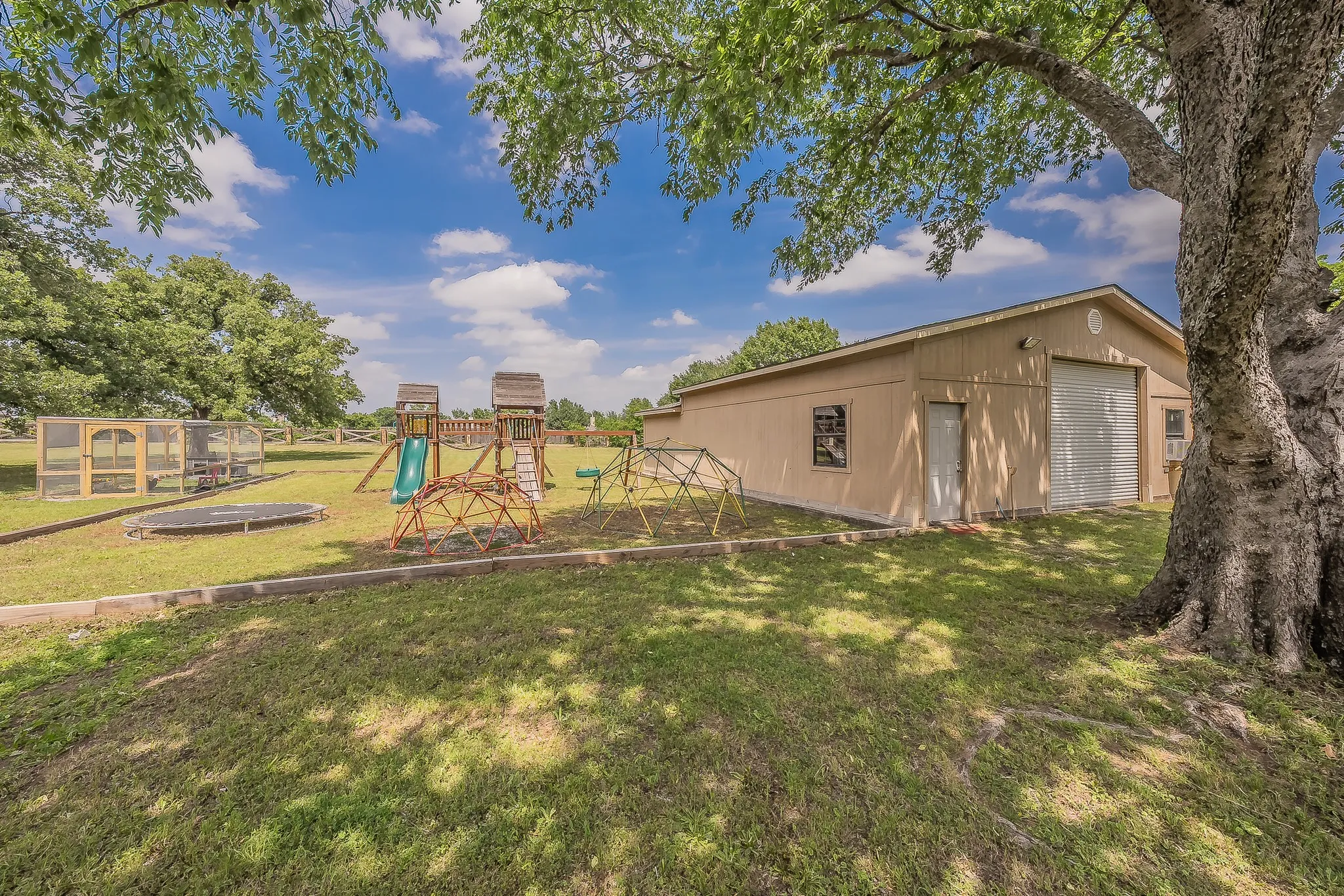Single Family Residence For Sale in Denton County , 2313 Hickory Creek Road, Denton, Texas 76210, 4 Bedroom, 4 Bathroom, 2 Garage spaces, 4,134 Sqft, built in 1967, mls#21387290, Real Estate Agent in Denton, Homes For Sale in Denton county, Homes For Sale in Denton, Realtor in Denton Texas, Real Estate Brokerage Independent Realty Texas, Luminita Cordes Realtor