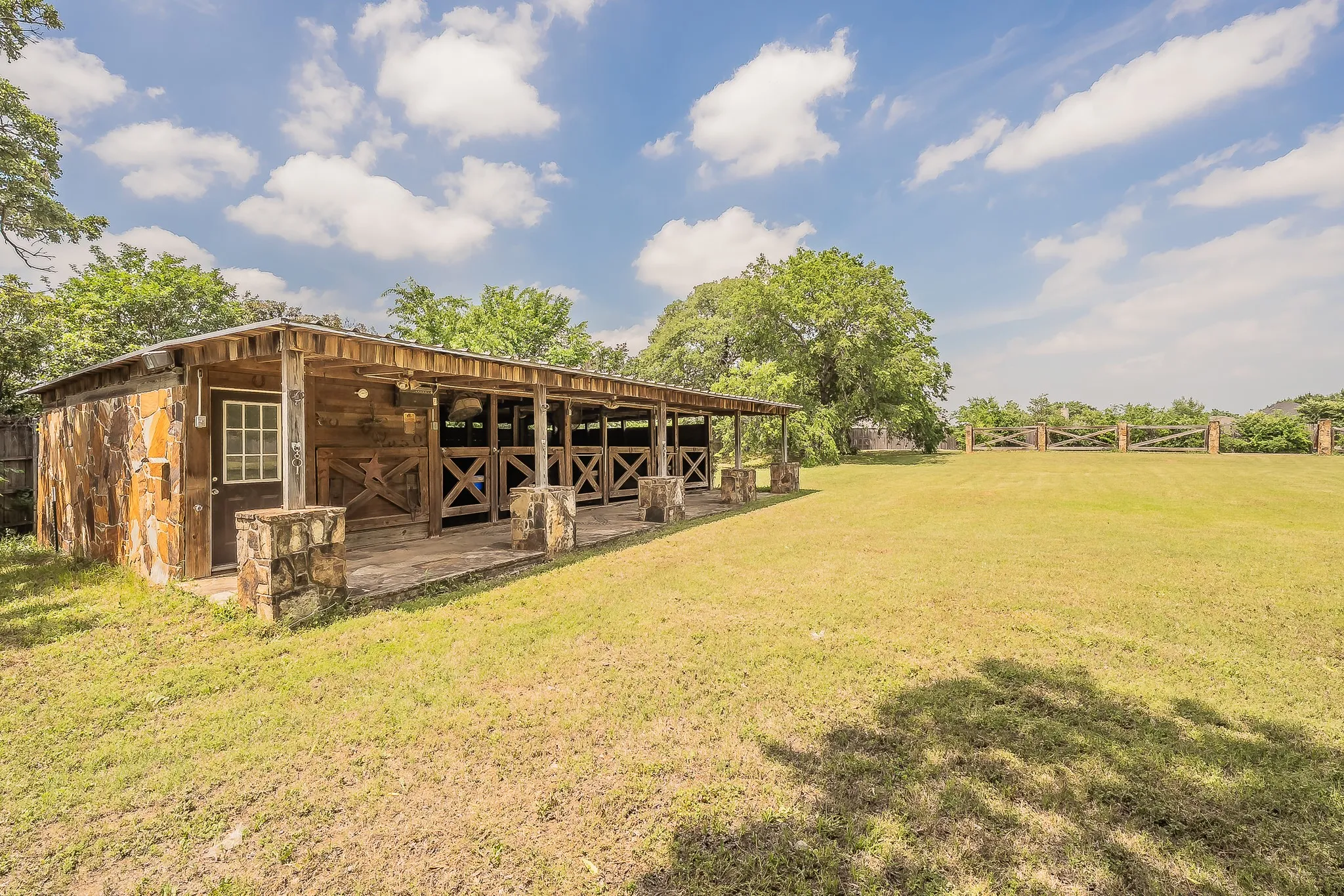 Single Family Residence For Sale in Denton County , 2313 Hickory Creek Road, Denton, Texas 76210, 4 Bedroom, 4 Bathroom, 2 Garage spaces, 4,134 Sqft, built in 1967, mls#21387290, Real Estate Agent in Denton, Homes For Sale in Denton county, Homes For Sale in Denton, Realtor in Denton Texas, Real Estate Brokerage Independent Realty Texas, Luminita Cordes Realtor