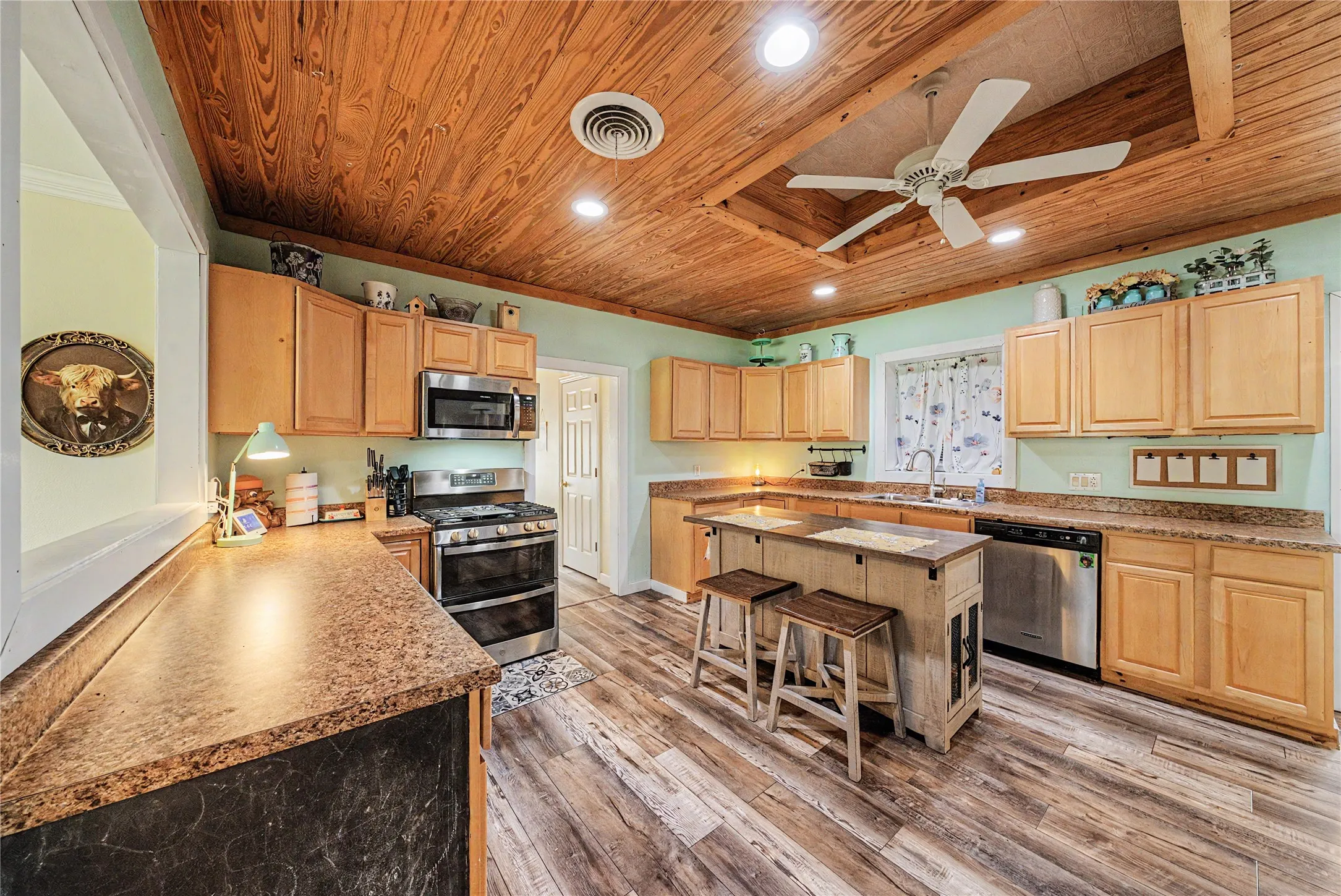 Single Family Residence For Sale in Denton County , 2313 Hickory Creek Road, Denton, Texas 76210, 4 Bedroom, 4 Bathroom, 2 Garage spaces, 4,134 Sqft, built in 1967, mls#21387290, Real Estate Agent in Denton, Homes For Sale in Denton county, Homes For Sale in Denton, Realtor in Denton Texas, Real Estate Brokerage Independent Realty Texas, Luminita Cordes Realtor