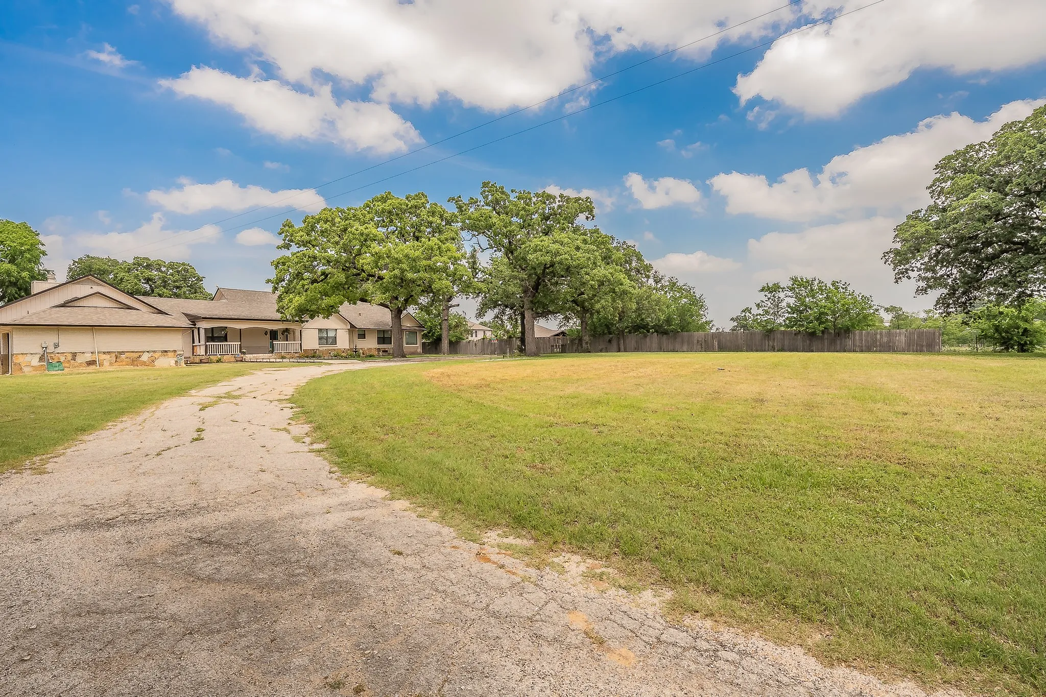 Single Family Residence For Sale in Denton County , 2313 Hickory Creek Road, Denton, Texas 76210, 4 Bedroom, 4 Bathroom, 2 Garage spaces, 4,134 Sqft, built in 1967, mls#21387290, Real Estate Agent in Denton, Homes For Sale in Denton county, Homes For Sale in Denton, Realtor in Denton Texas, Real Estate Brokerage Independent Realty Texas, Luminita Cordes Realtor
