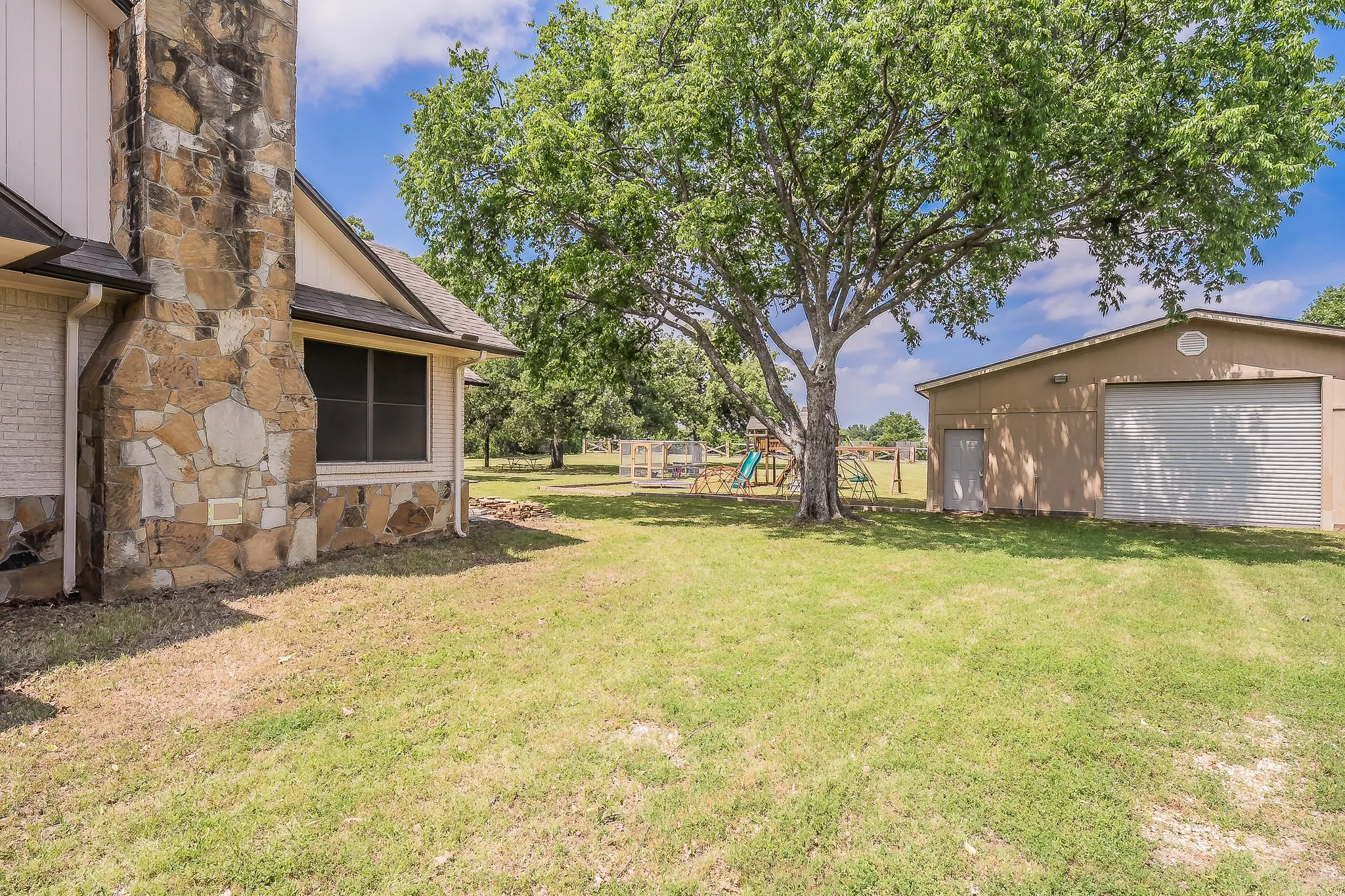 Single Family Residence For Sale in Denton County , 2313 Hickory Creek Road, Denton, Texas 76210, 4 Bedroom, 4 Bathroom, 2 Garage spaces, 4,134 Sqft, built in 1967, mls#21387290, Real Estate Agent in Denton, Homes For Sale in Denton county, Homes For Sale in Denton, Realtor in Denton Texas, Real Estate Brokerage Independent Realty Texas, Luminita Cordes Realtor