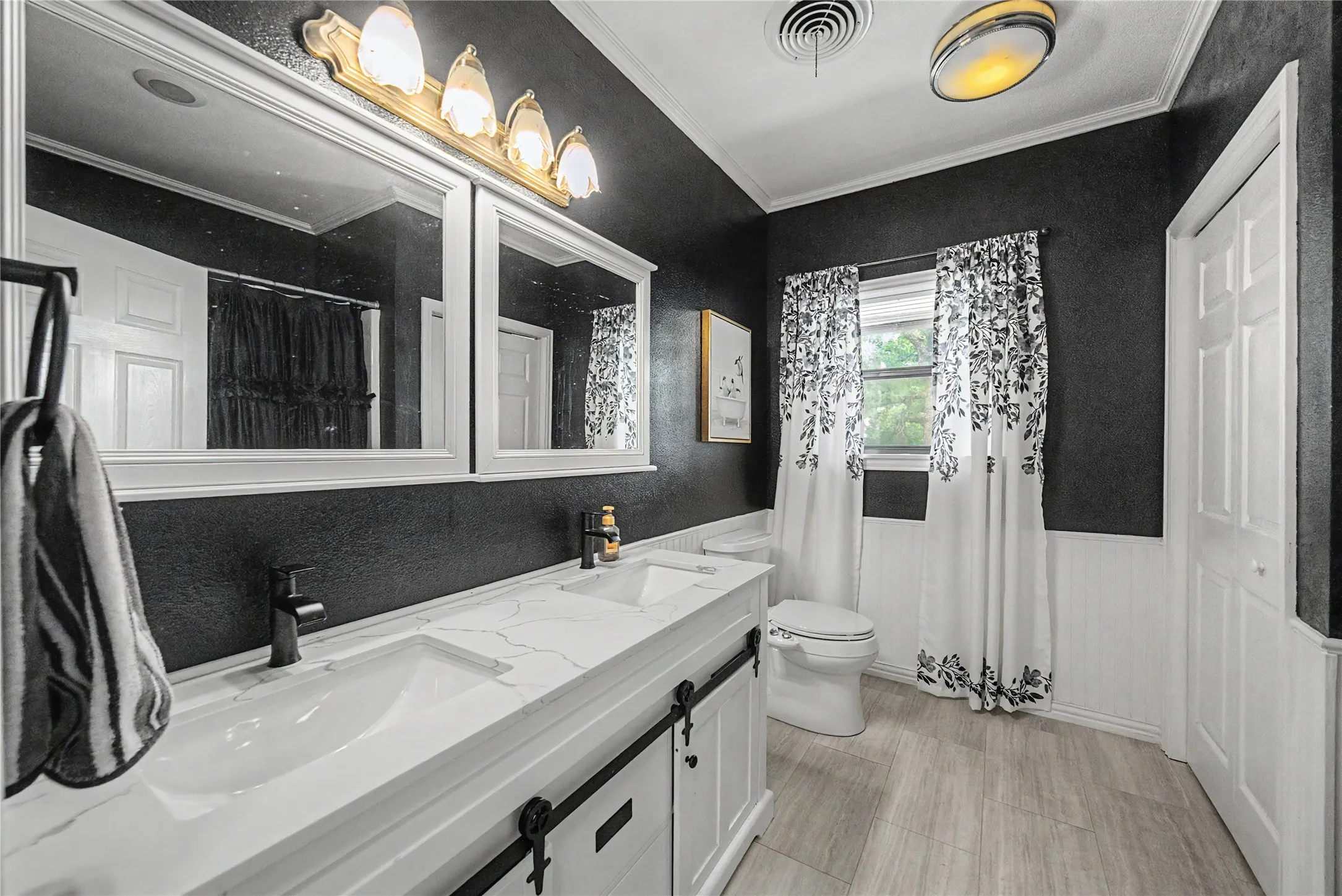 Single Family Residence For Sale in Denton County , 2313 Hickory Creek Road, Denton, Texas 76210, 4 Bedroom, 4 Bathroom, 2 Garage spaces, 4,134 Sqft, built in 1967, mls#21387290, Real Estate Agent in Denton, Homes For Sale in Denton county, Homes For Sale in Denton, Realtor in Denton Texas, Real Estate Brokerage Independent Realty Texas, Luminita Cordes Realtor