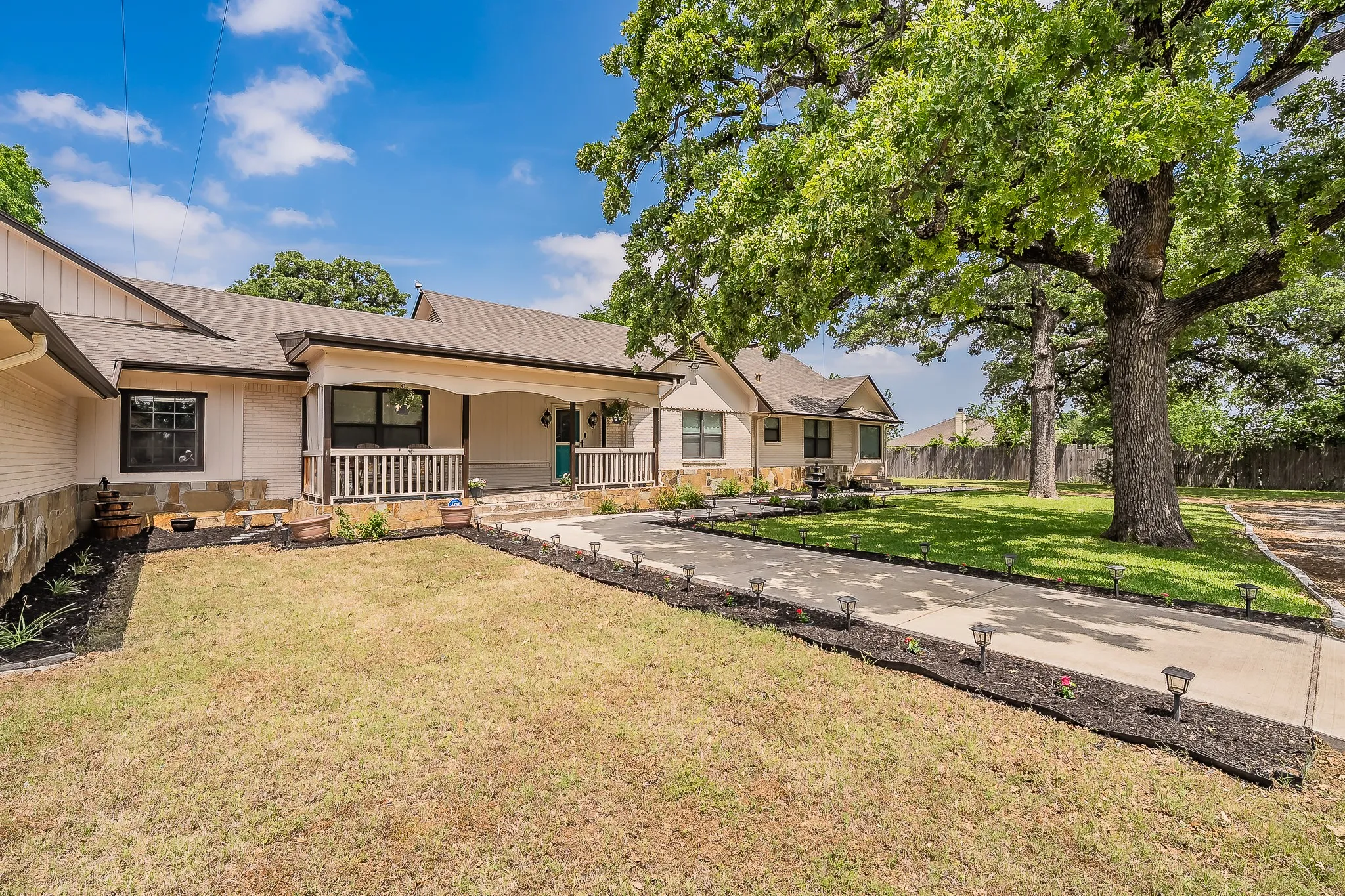 Single Family Residence For Sale in Denton County , 2313 Hickory Creek Road, Denton, Texas 76210, 4 Bedroom, 4 Bathroom, 2 Garage spaces, 4,134 Sqft, built in 1967, mls#21387290, Real Estate Agent in Denton, Homes For Sale in Denton county, Homes For Sale in Denton, Realtor in Denton Texas, Real Estate Brokerage Independent Realty Texas, Luminita Cordes Realtor