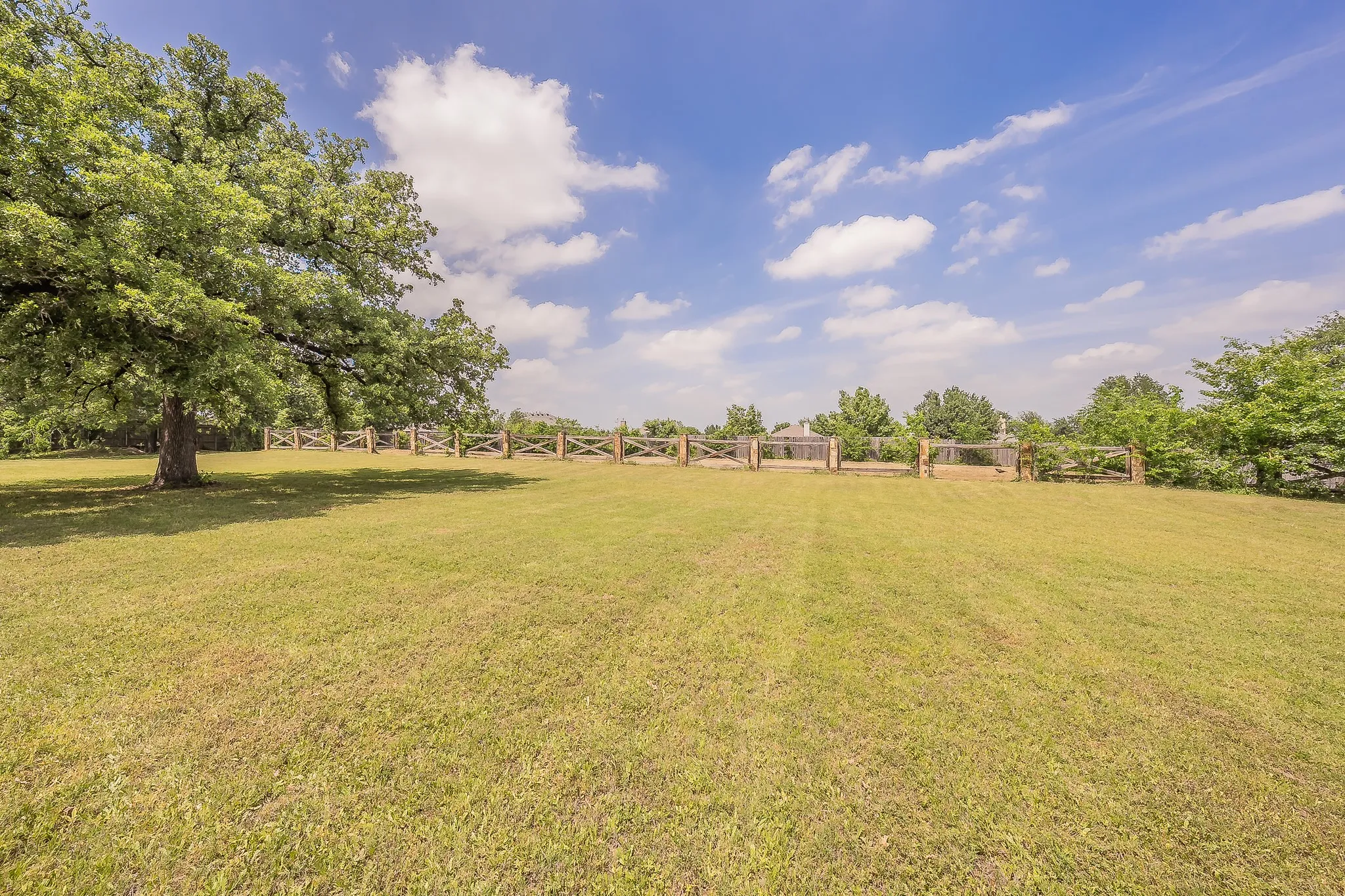 Single Family Residence For Sale in Denton County , 2313 Hickory Creek Road, Denton, Texas 76210, 4 Bedroom, 4 Bathroom, 2 Garage spaces, 4,134 Sqft, built in 1967, mls#21387290, Real Estate Agent in Denton, Homes For Sale in Denton county, Homes For Sale in Denton, Realtor in Denton Texas, Real Estate Brokerage Independent Realty Texas, Luminita Cordes Realtor