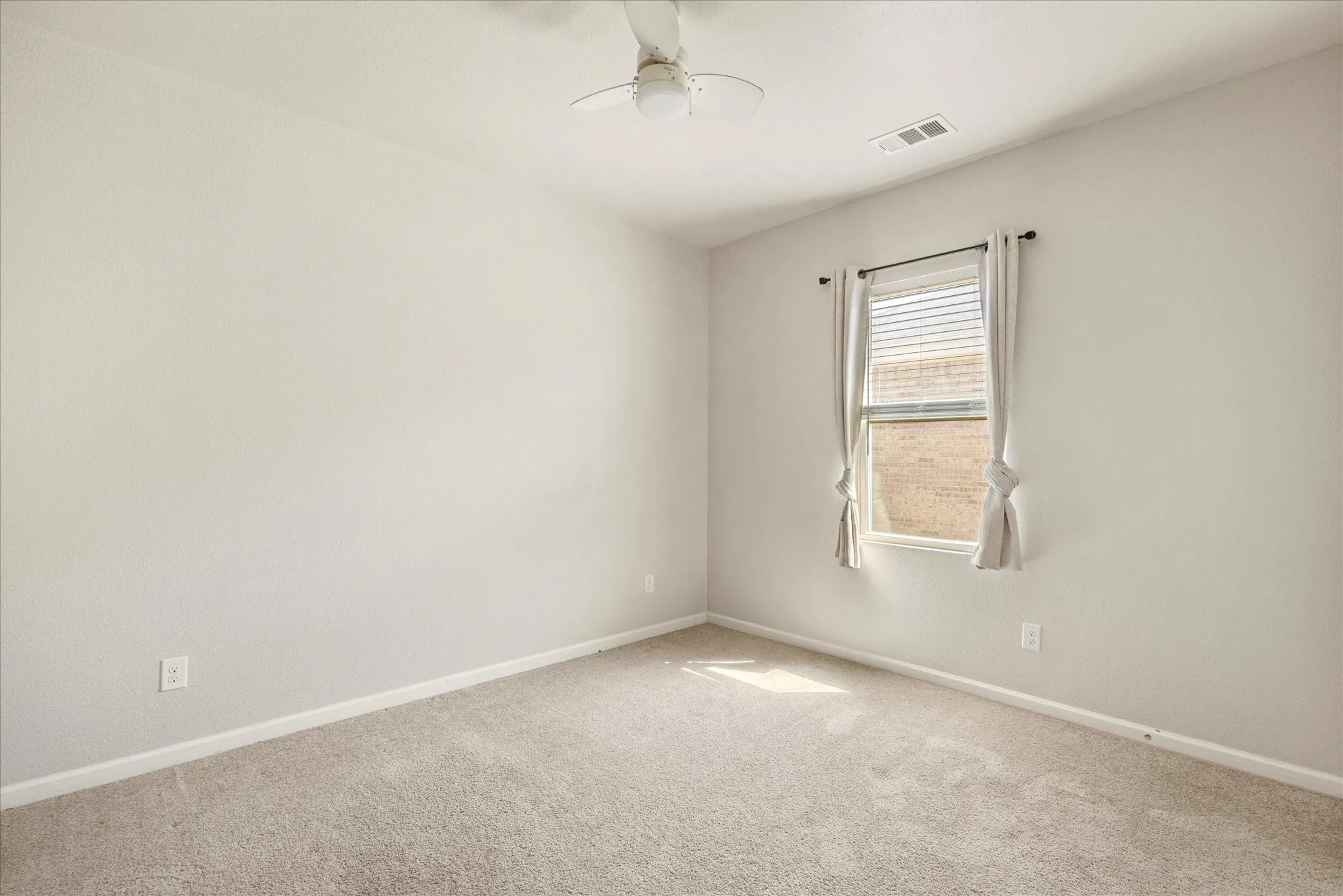 Single Family Residence For Sale in Tarrant County , 433 Starboard Drive, Crowley, Texas 76036, 4 Bedroom, 2 Bathroom, 2 Garage spaces, 1,940 Sqft, built in 2019, mls#21387728, Real Estate Agent in Crowley, Homes For Sale in Tarrant county, Homes For Sale in Crowley, Realtor in Crowley Texas, Real Estate Brokerage Independent Realty Texas, Luminita Cordes Realtor