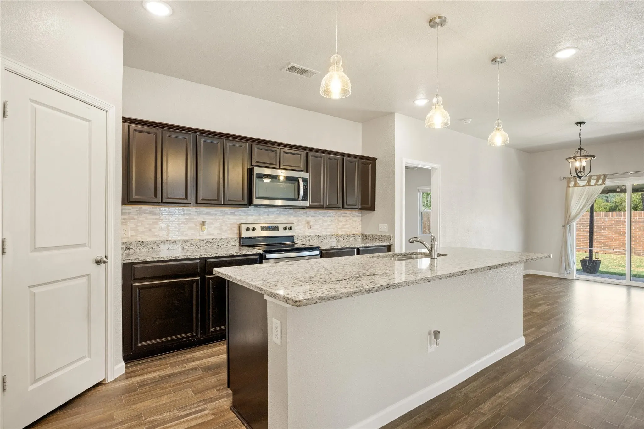Single Family Residence For Sale in Tarrant County , 433 Starboard Drive, Crowley, Texas 76036, 4 Bedroom, 2 Bathroom, 2 Garage spaces, 1,940 Sqft, built in 2019, mls#21387728, Real Estate Agent in Crowley, Homes For Sale in Tarrant county, Homes For Sale in Crowley, Realtor in Crowley Texas, Real Estate Brokerage Independent Realty Texas, Luminita Cordes Realtor