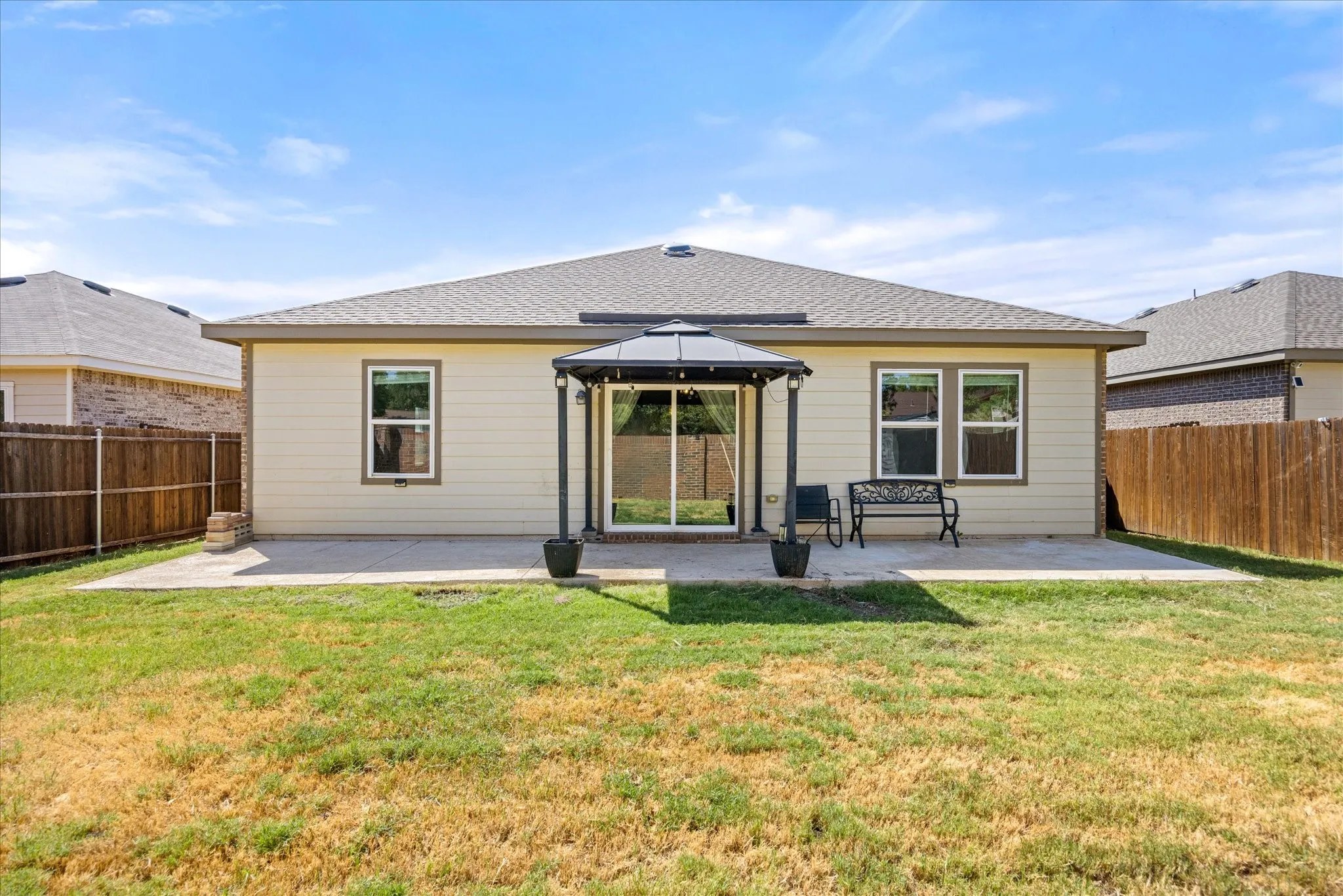 Single Family Residence For Sale in Tarrant County , 433 Starboard Drive, Crowley, Texas 76036, 4 Bedroom, 2 Bathroom, 2 Garage spaces, 1,940 Sqft, built in 2019, mls#21387728, Real Estate Agent in Crowley, Homes For Sale in Tarrant county, Homes For Sale in Crowley, Realtor in Crowley Texas, Real Estate Brokerage Independent Realty Texas, Luminita Cordes Realtor