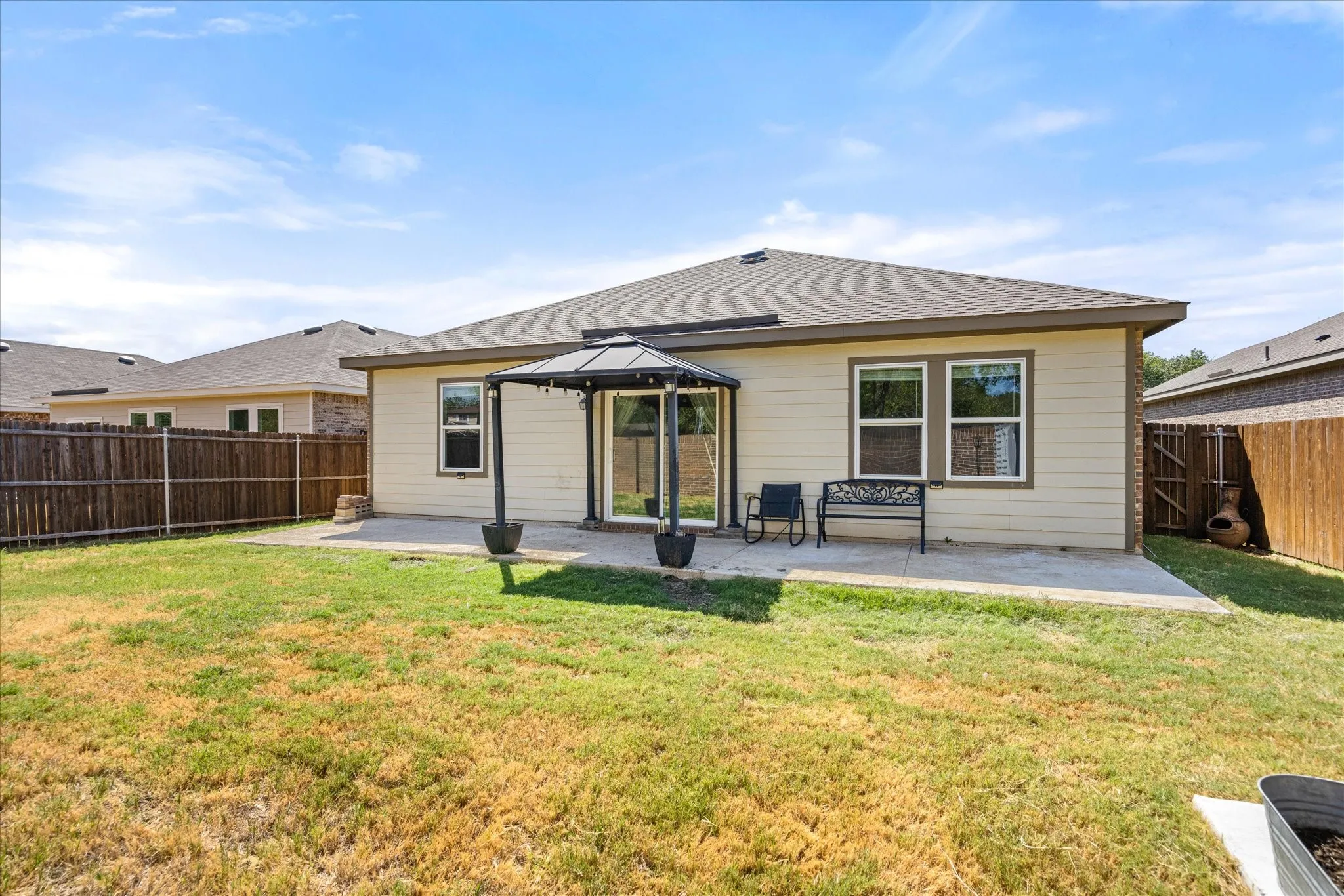 Single Family Residence For Sale in Tarrant County , 433 Starboard Drive, Crowley, Texas 76036, 4 Bedroom, 2 Bathroom, 2 Garage spaces, 1,940 Sqft, built in 2019, mls#21387728, Real Estate Agent in Crowley, Homes For Sale in Tarrant county, Homes For Sale in Crowley, Realtor in Crowley Texas, Real Estate Brokerage Independent Realty Texas, Luminita Cordes Realtor