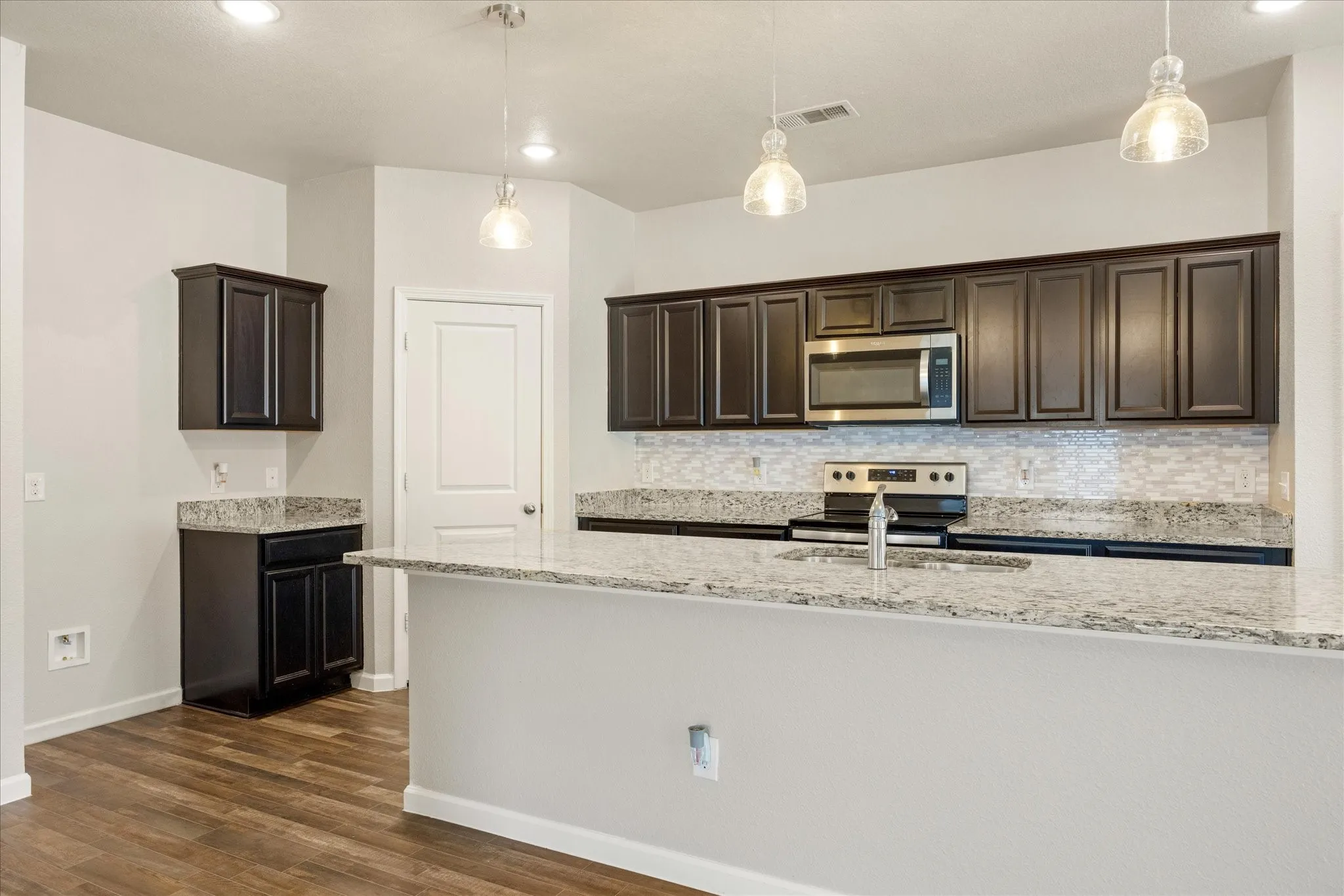 Single Family Residence For Sale in Tarrant County , 433 Starboard Drive, Crowley, Texas 76036, 4 Bedroom, 2 Bathroom, 2 Garage spaces, 1,940 Sqft, built in 2019, mls#21387728, Real Estate Agent in Crowley, Homes For Sale in Tarrant county, Homes For Sale in Crowley, Realtor in Crowley Texas, Real Estate Brokerage Independent Realty Texas, Luminita Cordes Realtor
