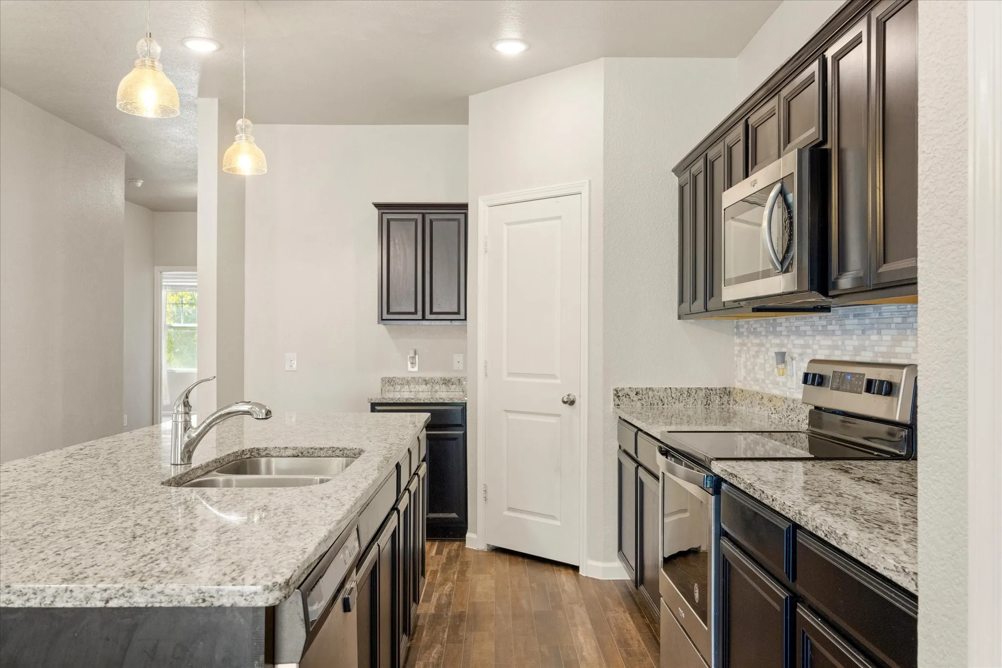 Single Family Residence For Sale in Tarrant County , 433 Starboard Drive, Crowley, Texas 76036, 4 Bedroom, 2 Bathroom, 2 Garage spaces, 1,940 Sqft, built in 2019, mls#21387728, Real Estate Agent in Crowley, Homes For Sale in Tarrant county, Homes For Sale in Crowley, Realtor in Crowley Texas, Real Estate Brokerage Independent Realty Texas, Luminita Cordes Realtor