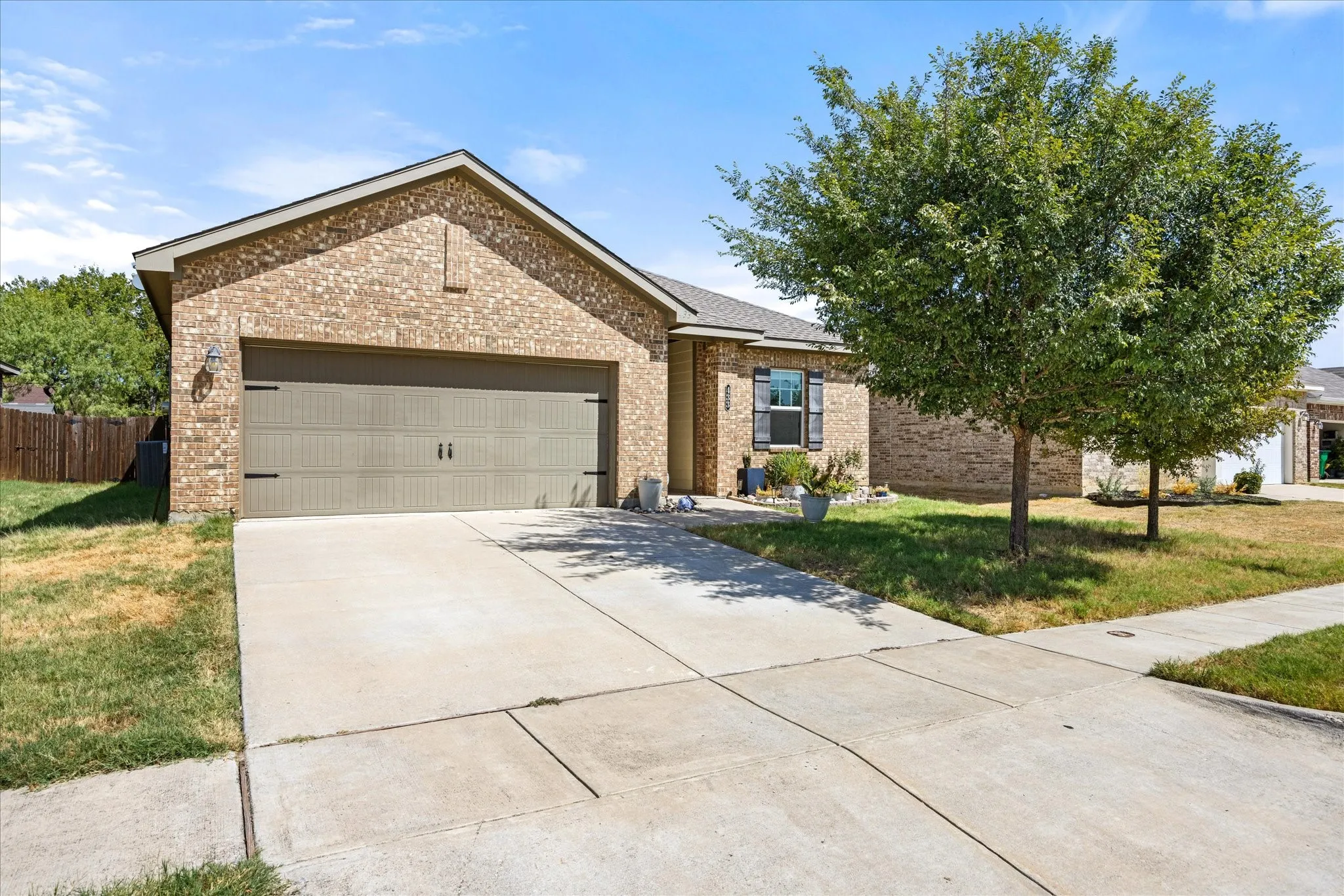 Single Family Residence For Sale in Tarrant County , 433 Starboard Drive, Crowley, Texas 76036, 4 Bedroom, 2 Bathroom, 2 Garage spaces, 1,940 Sqft, built in 2019, mls#21387728, Real Estate Agent in Crowley, Homes For Sale in Tarrant county, Homes For Sale in Crowley, Realtor in Crowley Texas, Real Estate Brokerage Independent Realty Texas, Luminita Cordes Realtor