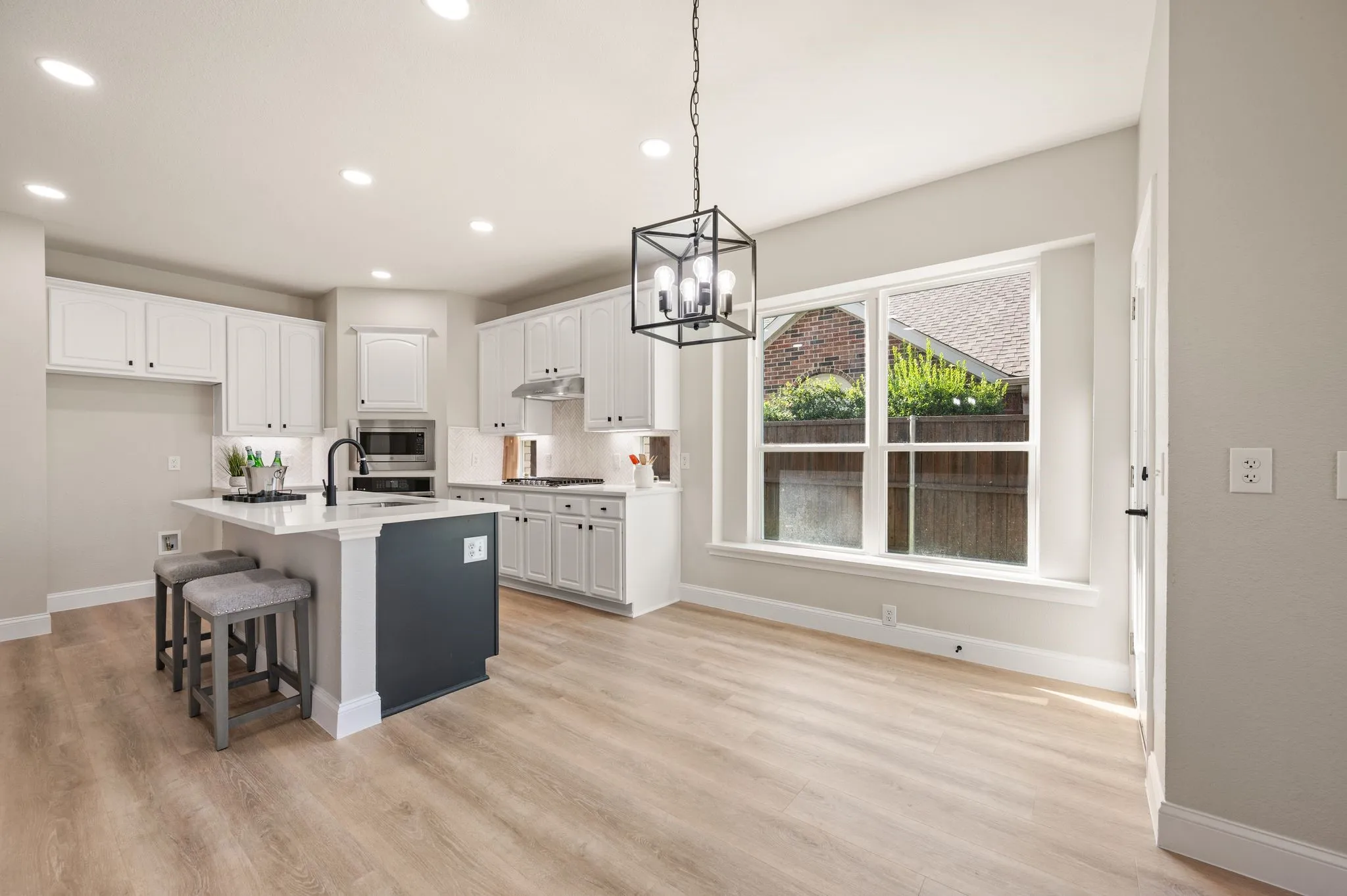 Single Family Residence For Sale in Denton County , 11207 Raveneaux Drive, Frisco, Texas 75033, 5 Bedroom, 4 Bathroom, 2 Garage spaces, 3,750 Sqft, built in 2000, mls#21388967, Real Estate Agent in Frisco, Homes For Sale in Denton county, Homes For Sale in Frisco, Realtor in Frisco Texas, Real Estate Brokerage Independent Realty Texas, Luminita Cordes Realtor