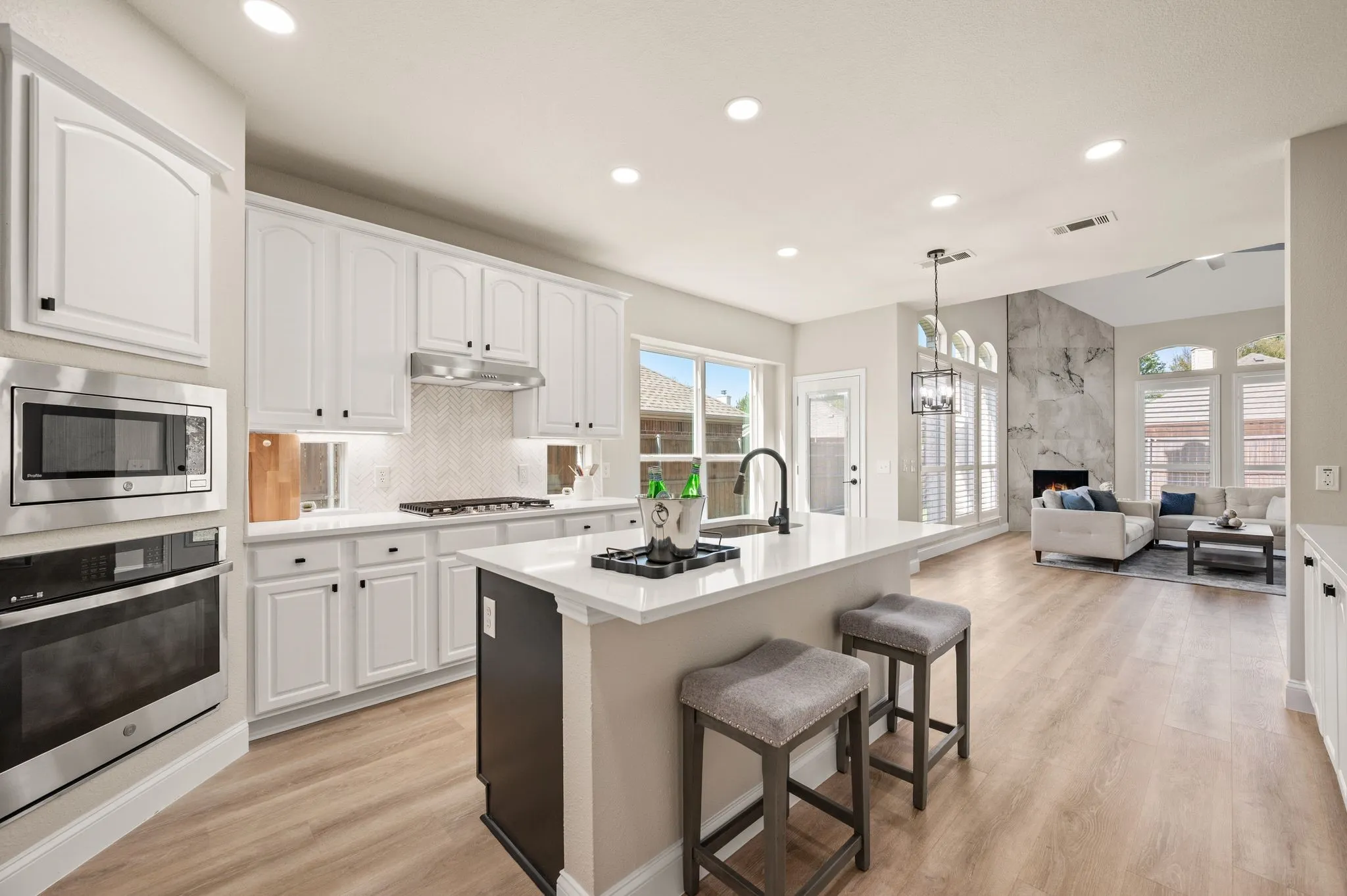 Single Family Residence For Sale in Denton County , 11207 Raveneaux Drive, Frisco, Texas 75033, 5 Bedroom, 4 Bathroom, 2 Garage spaces, 3,750 Sqft, built in 2000, mls#21388967, Real Estate Agent in Frisco, Homes For Sale in Denton county, Homes For Sale in Frisco, Realtor in Frisco Texas, Real Estate Brokerage Independent Realty Texas, Luminita Cordes Realtor