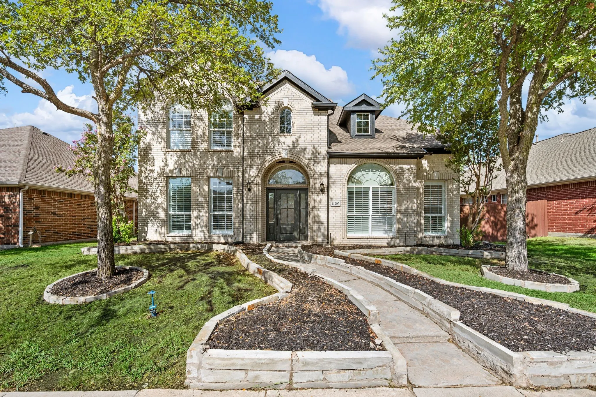 Single Family Residence For Sale in Denton County , 11207 Raveneaux Drive, Frisco, Texas 75033, 5 Bedroom, 4 Bathroom, 2 Garage spaces, 3,750 Sqft, built in 2000, mls#21388967, Real Estate Agent in Frisco, Homes For Sale in Denton county, Homes For Sale in Frisco, Realtor in Frisco Texas, Real Estate Brokerage Independent Realty Texas, Luminita Cordes Realtor