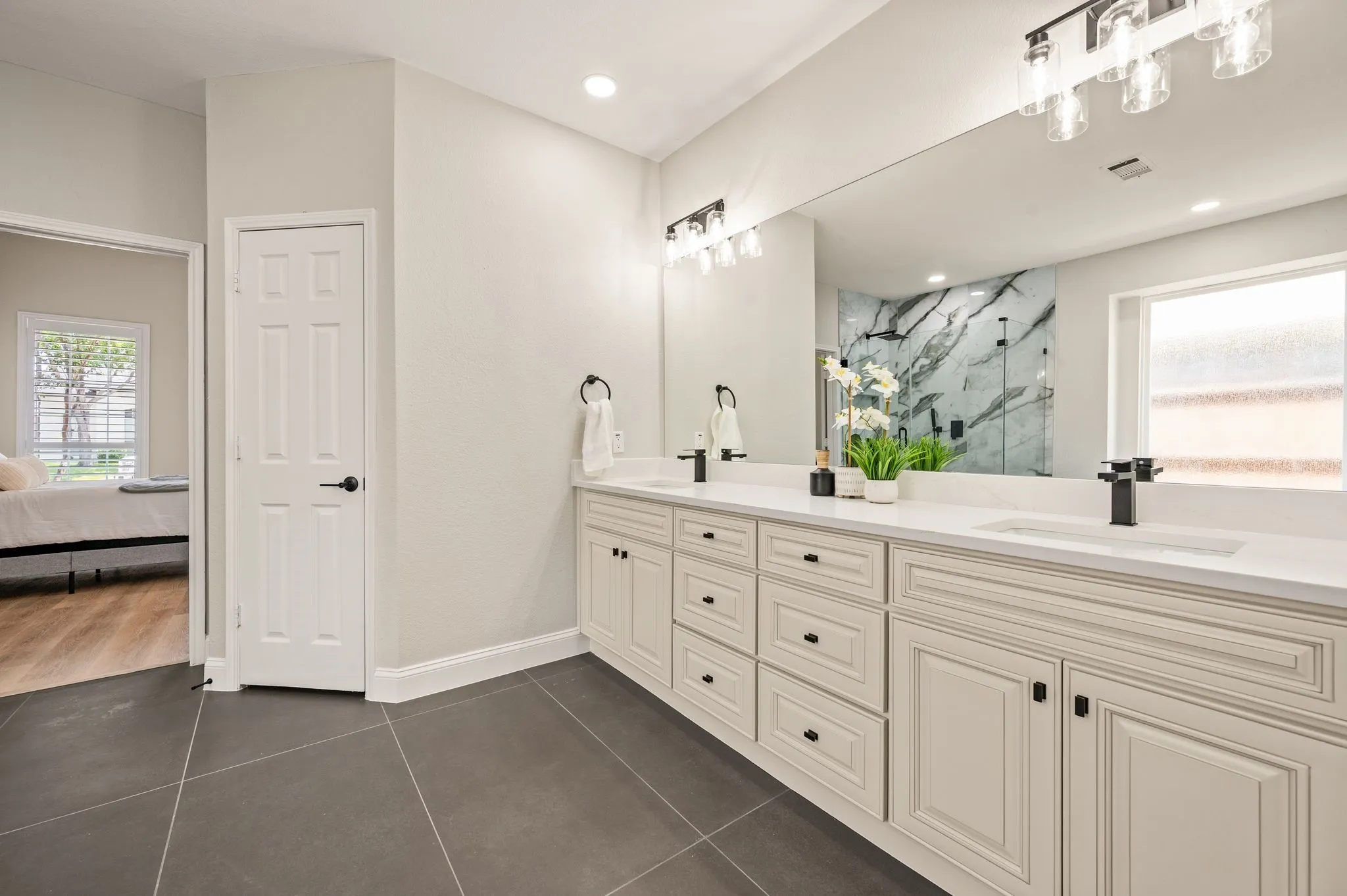 Single Family Residence For Sale in Denton County , 11207 Raveneaux Drive, Frisco, Texas 75033, 5 Bedroom, 4 Bathroom, 2 Garage spaces, 3,750 Sqft, built in 2000, mls#21388967, Real Estate Agent in Frisco, Homes For Sale in Denton county, Homes For Sale in Frisco, Realtor in Frisco Texas, Real Estate Brokerage Independent Realty Texas, Luminita Cordes Realtor
