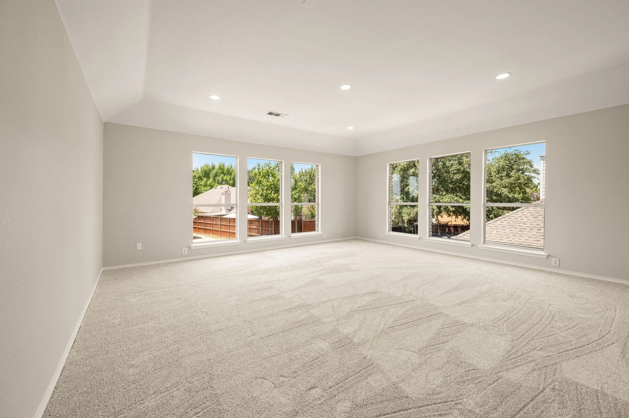 Single Family Residence For Sale in Denton County , 11207 Raveneaux Drive, Frisco, Texas 75033, 5 Bedroom, 4 Bathroom, 2 Garage spaces, 3,750 Sqft, built in 2000, mls#21388967, Real Estate Agent in Frisco, Homes For Sale in Denton county, Homes For Sale in Frisco, Realtor in Frisco Texas, Real Estate Brokerage Independent Realty Texas, Luminita Cordes Realtor
