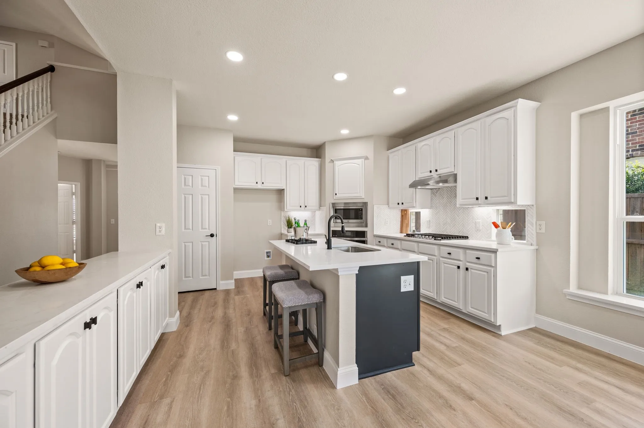 Single Family Residence For Sale in Denton County , 11207 Raveneaux Drive, Frisco, Texas 75033, 5 Bedroom, 4 Bathroom, 2 Garage spaces, 3,750 Sqft, built in 2000, mls#21388967, Real Estate Agent in Frisco, Homes For Sale in Denton county, Homes For Sale in Frisco, Realtor in Frisco Texas, Real Estate Brokerage Independent Realty Texas, Luminita Cordes Realtor