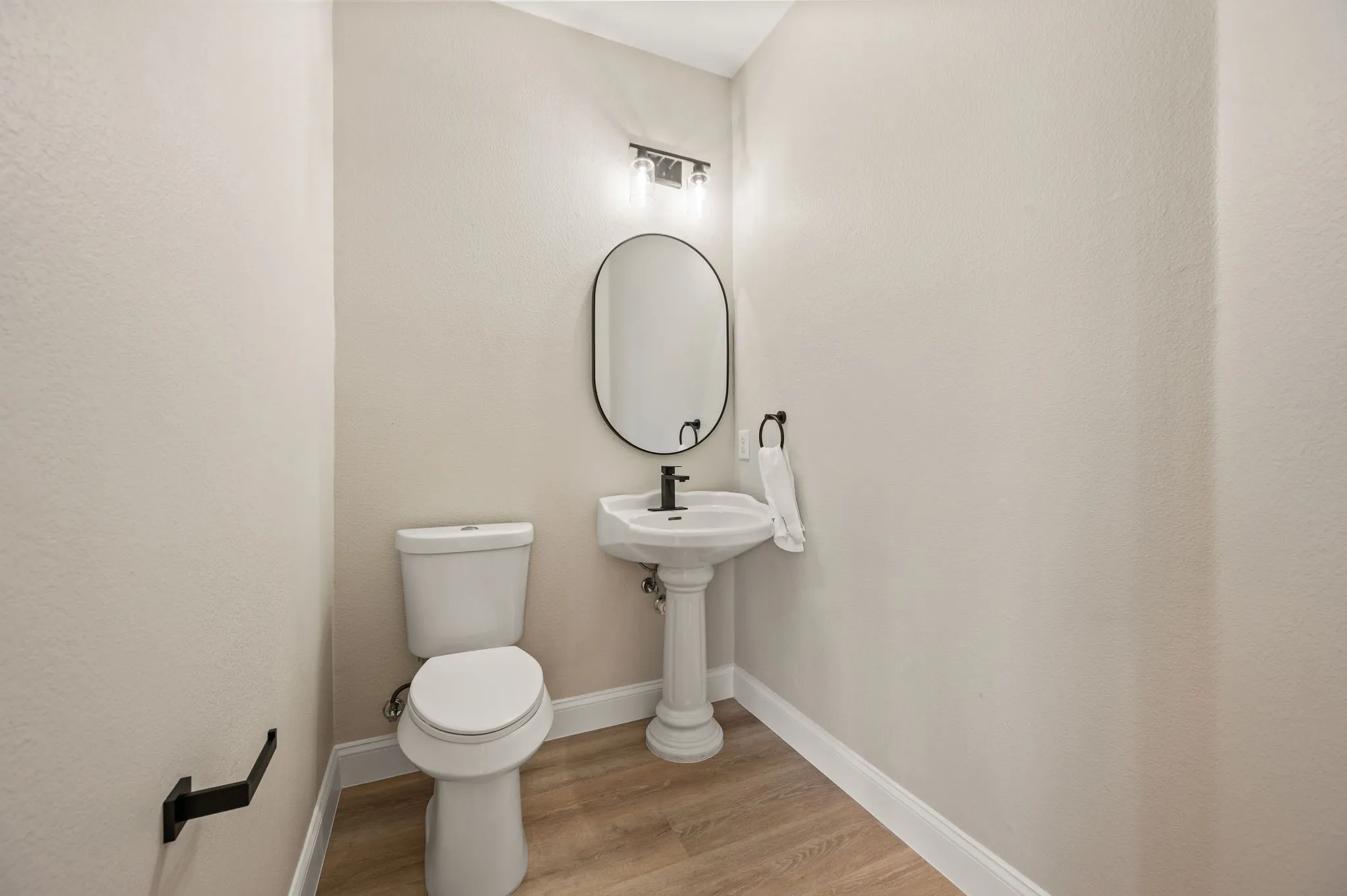 Single Family Residence For Sale in Denton County , 11207 Raveneaux Drive, Frisco, Texas 75033, 5 Bedroom, 4 Bathroom, 2 Garage spaces, 3,750 Sqft, built in 2000, mls#21388967, Real Estate Agent in Frisco, Homes For Sale in Denton county, Homes For Sale in Frisco, Realtor in Frisco Texas, Real Estate Brokerage Independent Realty Texas, Luminita Cordes Realtor