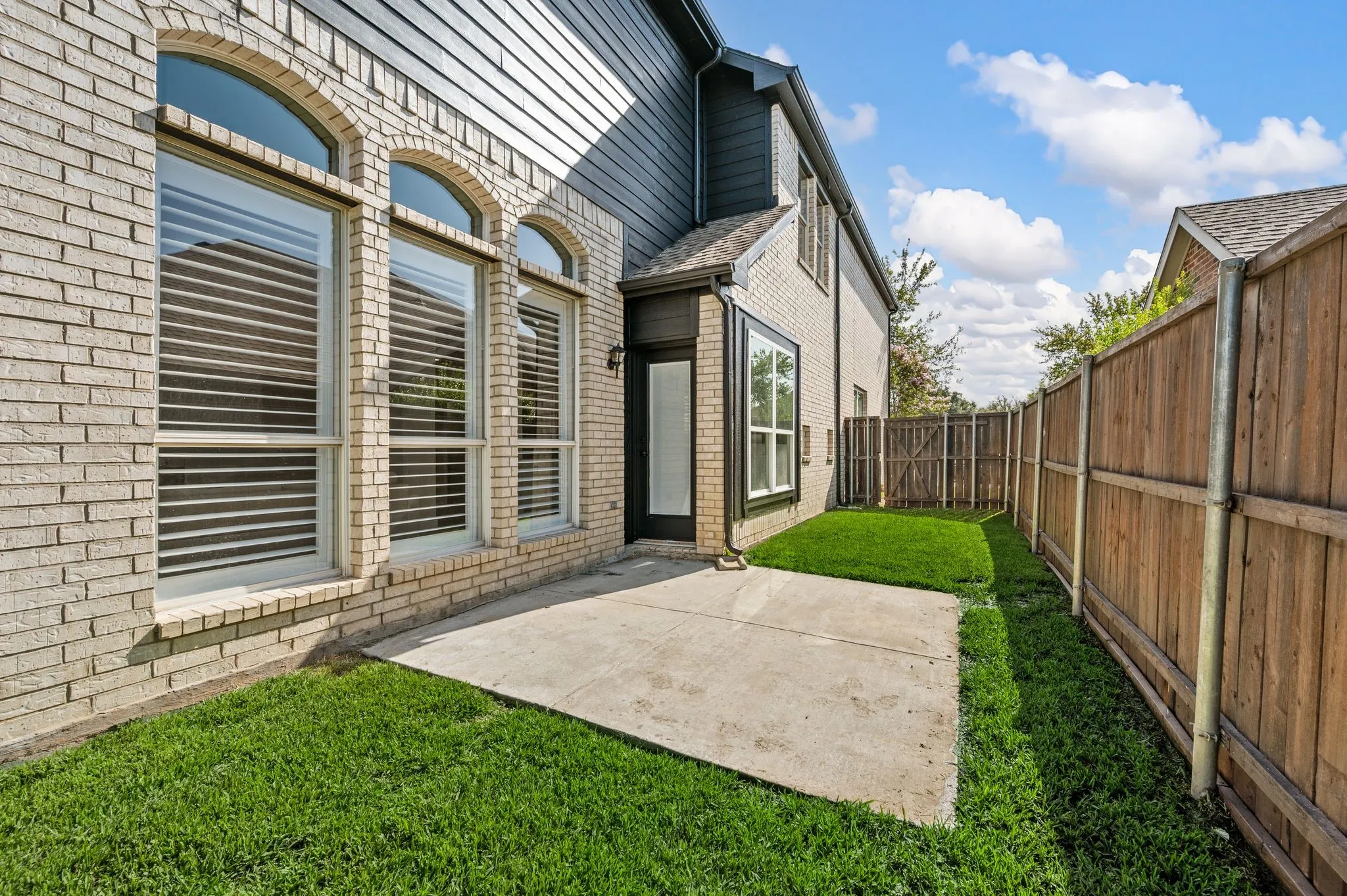 Single Family Residence For Sale in Denton County , 11207 Raveneaux Drive, Frisco, Texas 75033, 5 Bedroom, 4 Bathroom, 2 Garage spaces, 3,750 Sqft, built in 2000, mls#21388967, Real Estate Agent in Frisco, Homes For Sale in Denton county, Homes For Sale in Frisco, Realtor in Frisco Texas, Real Estate Brokerage Independent Realty Texas, Luminita Cordes Realtor