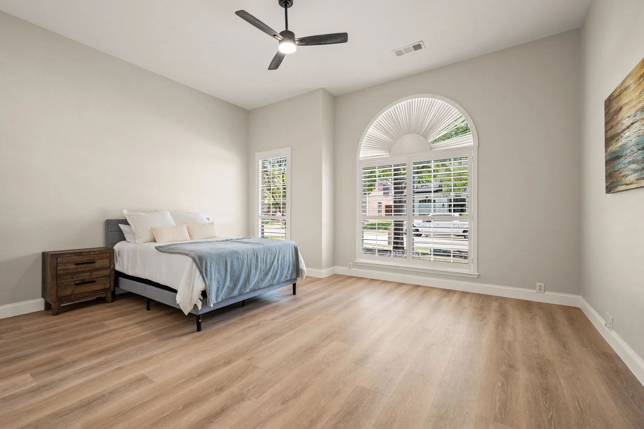 Single Family Residence For Sale in Denton County , 11207 Raveneaux Drive, Frisco, Texas 75033, 5 Bedroom, 4 Bathroom, 2 Garage spaces, 3,750 Sqft, built in 2000, mls#21388967, Real Estate Agent in Frisco, Homes For Sale in Denton county, Homes For Sale in Frisco, Realtor in Frisco Texas, Real Estate Brokerage Independent Realty Texas, Luminita Cordes Realtor