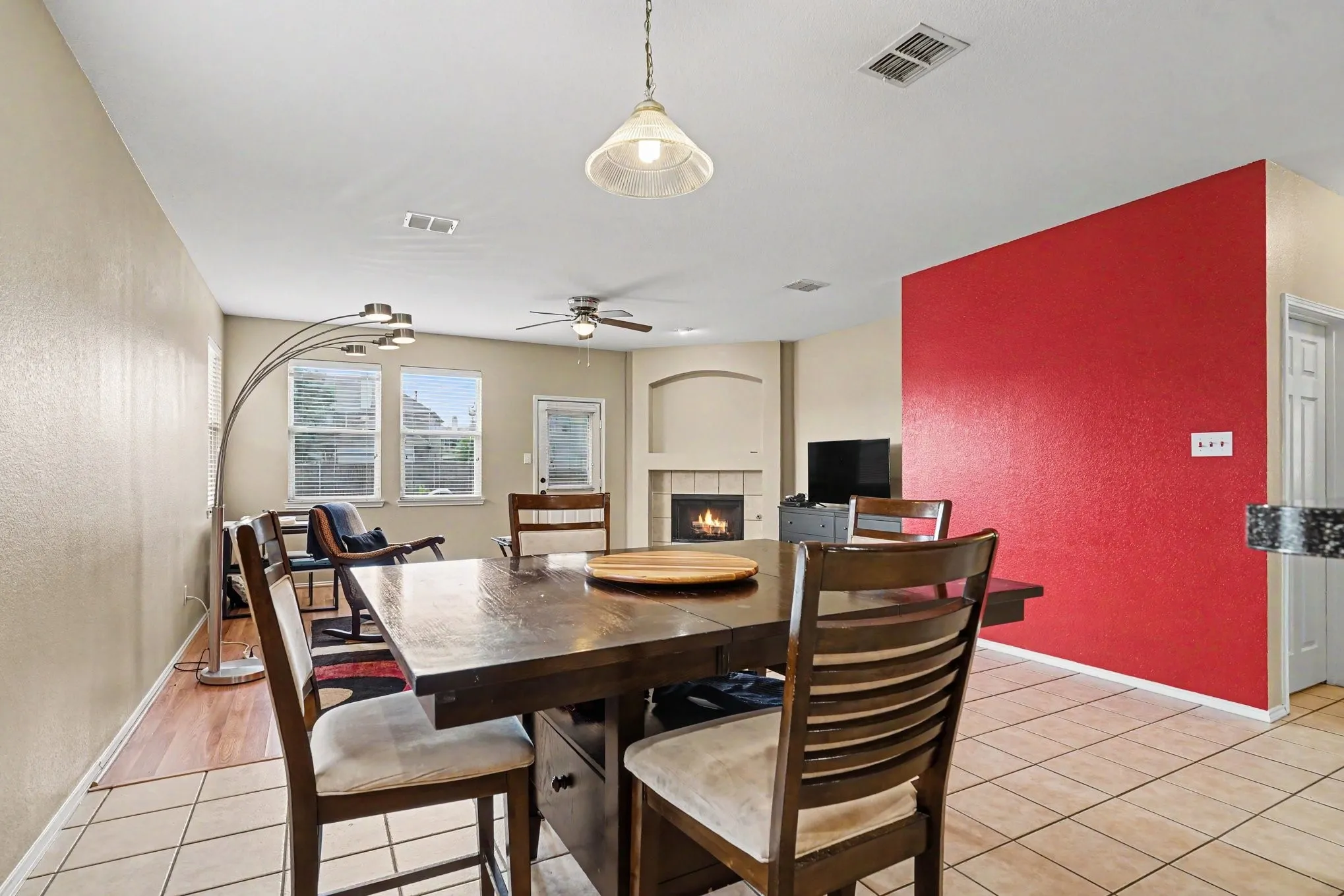 Single Family Residence For Sale in Dallas County , 4619 Southampton Boulevard, Garland, Texas 75043, 4 Bedroom, 2 Bathroom, 2 Garage spaces, 2,359 Sqft, built in 2003, mls#21386769, Real Estate Agent in Garland, Homes For Sale in Dallas county, Homes For Sale in Garland, Realtor in Garland Texas, Real Estate Brokerage Independent Realty Texas, Luminita Cordes Realtor