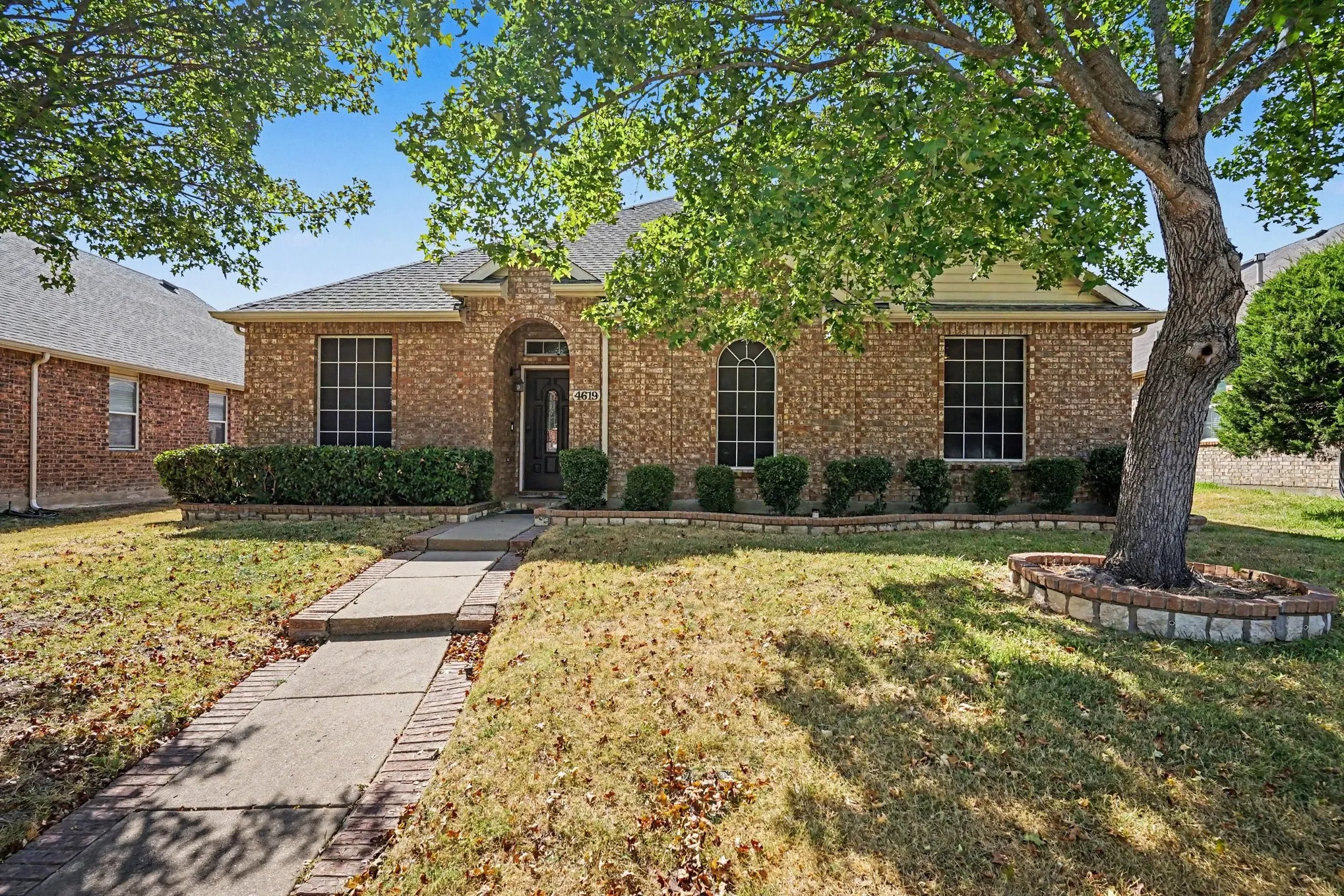 Single Family Residence For Sale in Dallas County , 4619 Southampton Boulevard, Garland, Texas 75043, 4 Bedroom, 2 Bathroom, 2 Garage spaces, 2,359 Sqft, built in 2003, mls#21386769, Real Estate Agent in Garland, Homes For Sale in Dallas county, Homes For Sale in Garland, Realtor in Garland Texas, Real Estate Brokerage Independent Realty Texas, Luminita Cordes Realtor