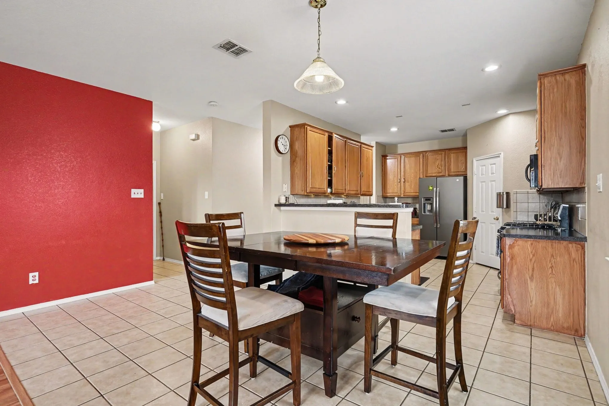 Single Family Residence For Sale in Dallas County , 4619 Southampton Boulevard, Garland, Texas 75043, 4 Bedroom, 2 Bathroom, 2 Garage spaces, 2,359 Sqft, built in 2003, mls#21386769, Real Estate Agent in Garland, Homes For Sale in Dallas county, Homes For Sale in Garland, Realtor in Garland Texas, Real Estate Brokerage Independent Realty Texas, Luminita Cordes Realtor
